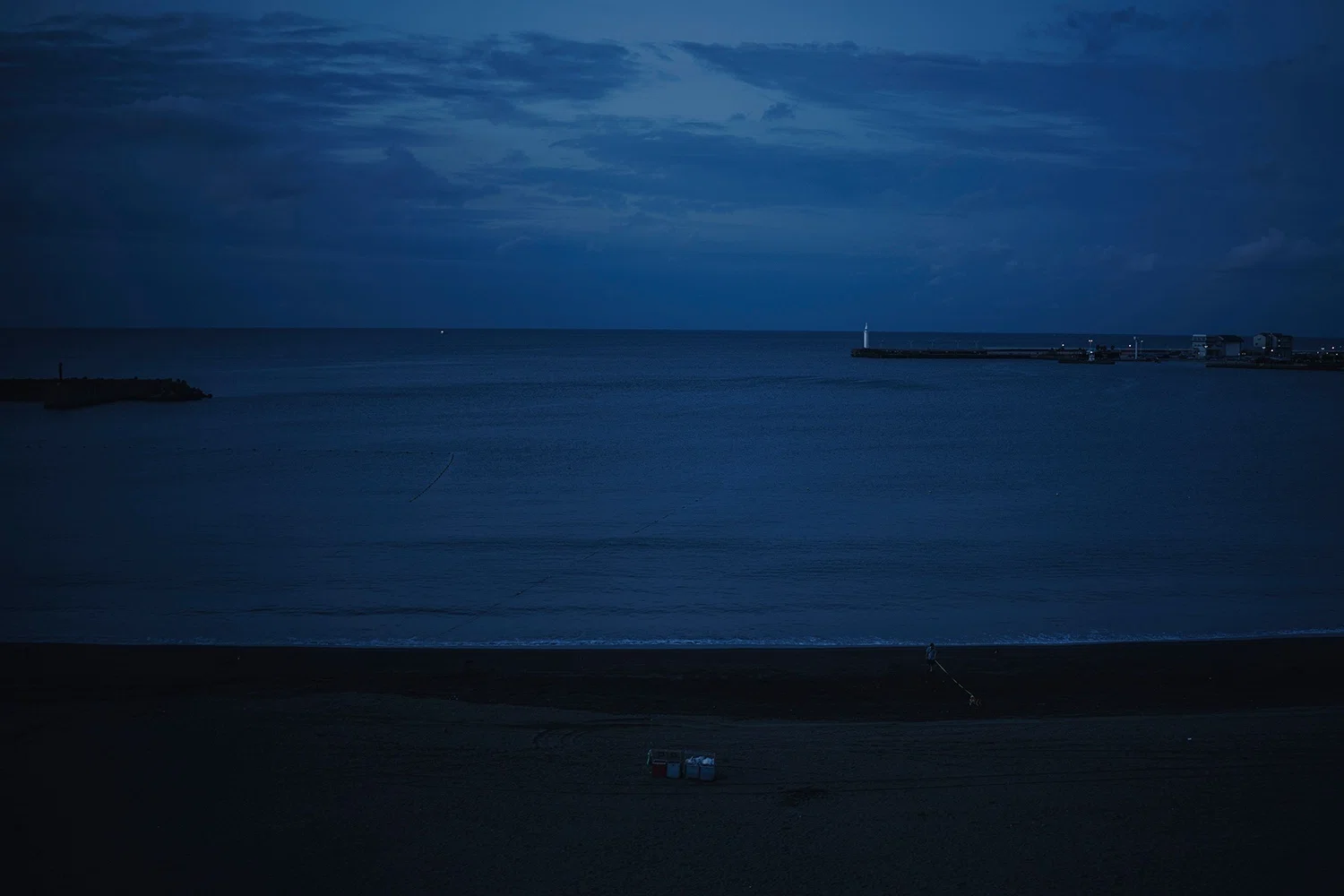 夜明けの海を歩こう。（2022夏・腰越海岸）｜Michal