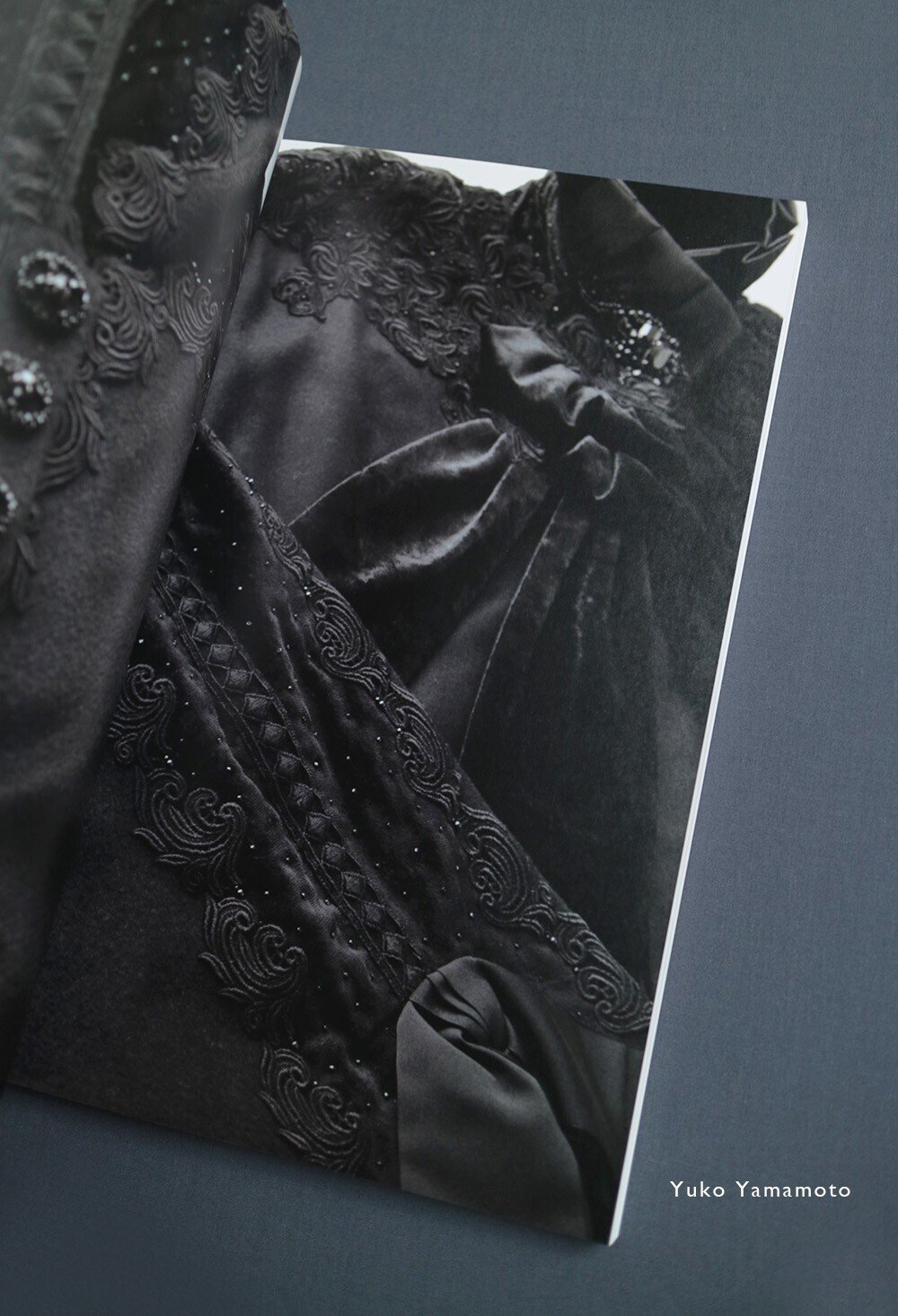 山本裕子｜黒よりも黒く｜｜MAUVE CABINET｜モーヴ・キャビネット