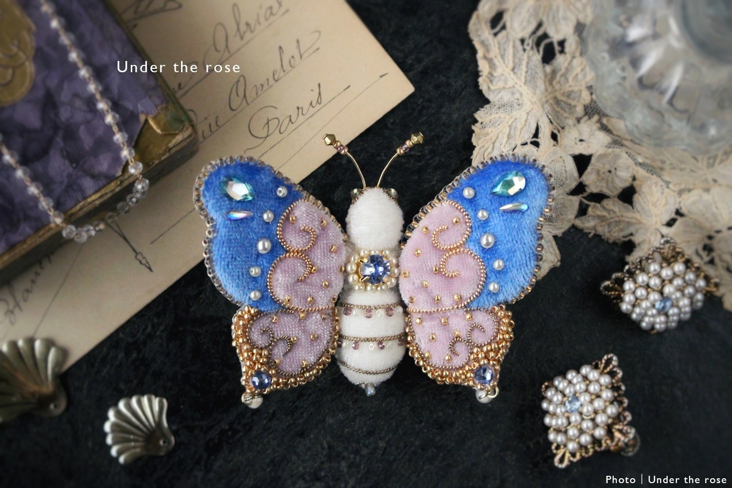 さ*う様 ESTEE LAUDER 昆虫モチーフブローチ Under the rose個展｜巻頭エッセイ｜夢虫の招待状｜｜VIVIENS