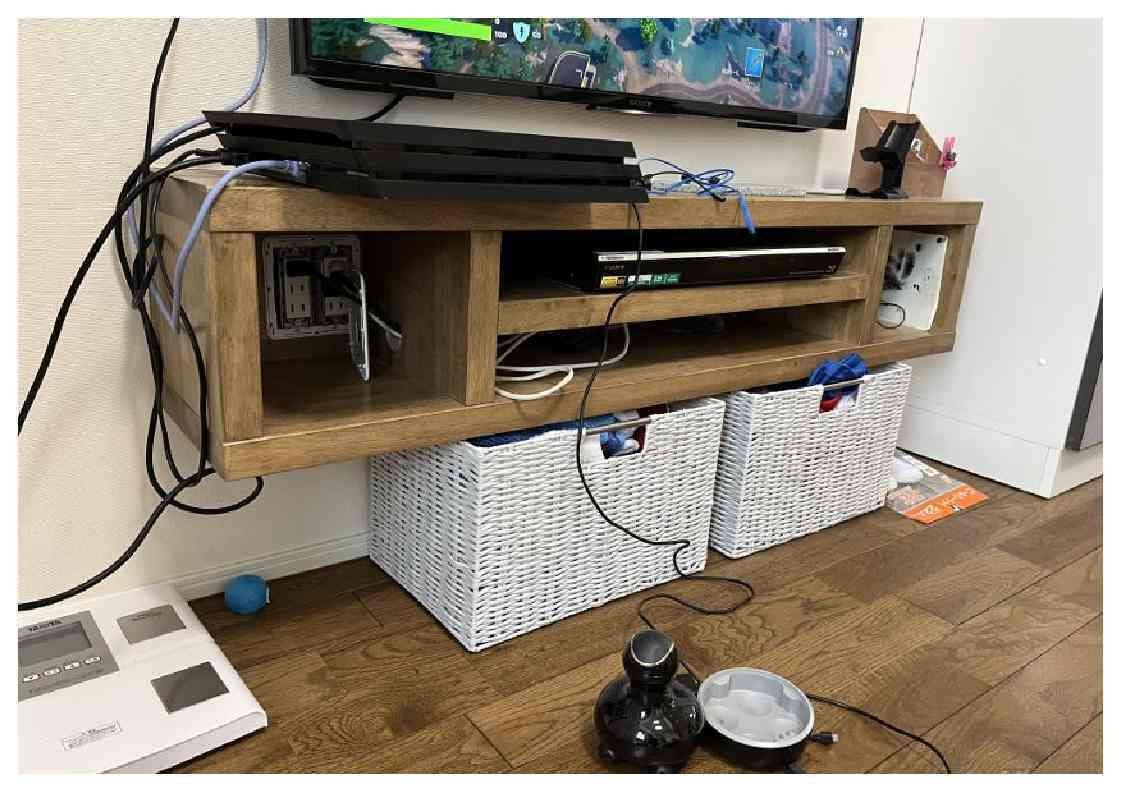 使い勝手の悪い既設「テレビボード」の取替工事。第一部。既設「テレビ