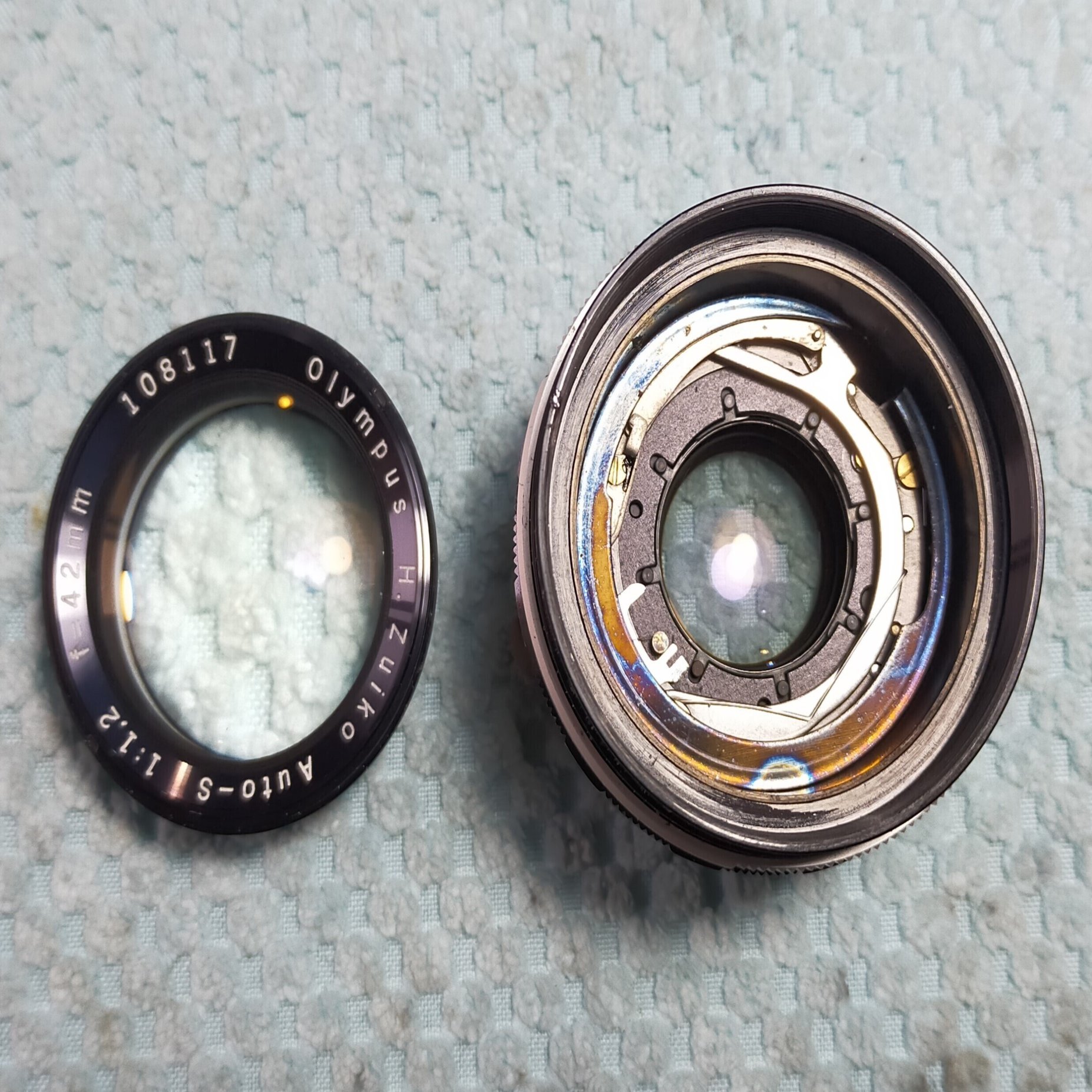 OLYMPUS H.ZUIKO 42mm F/1.2 ペンF用レンズの分解｜フィルムカメラ修理  