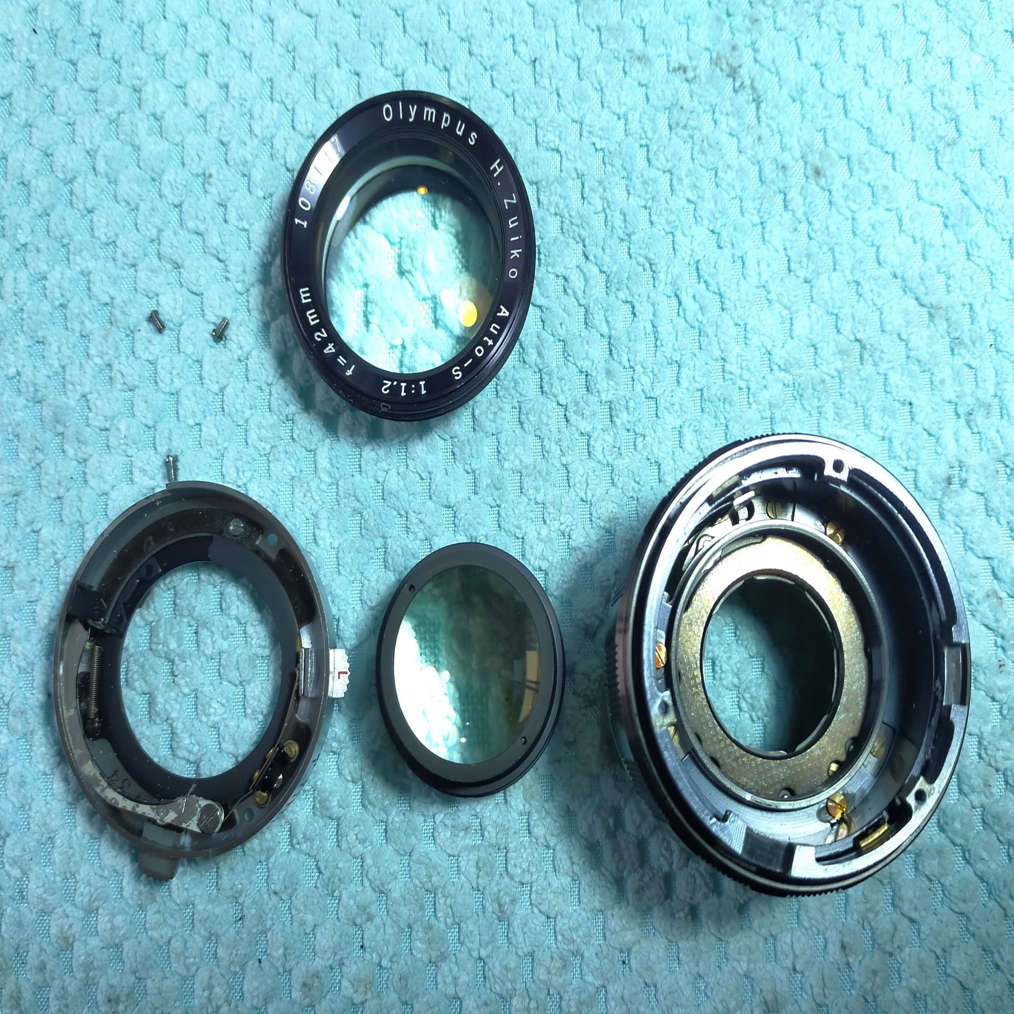 OLYMPUS H.ZUIKO 42mm F/1.2 ペンF用レンズの分解｜フィルムカメラ修理  