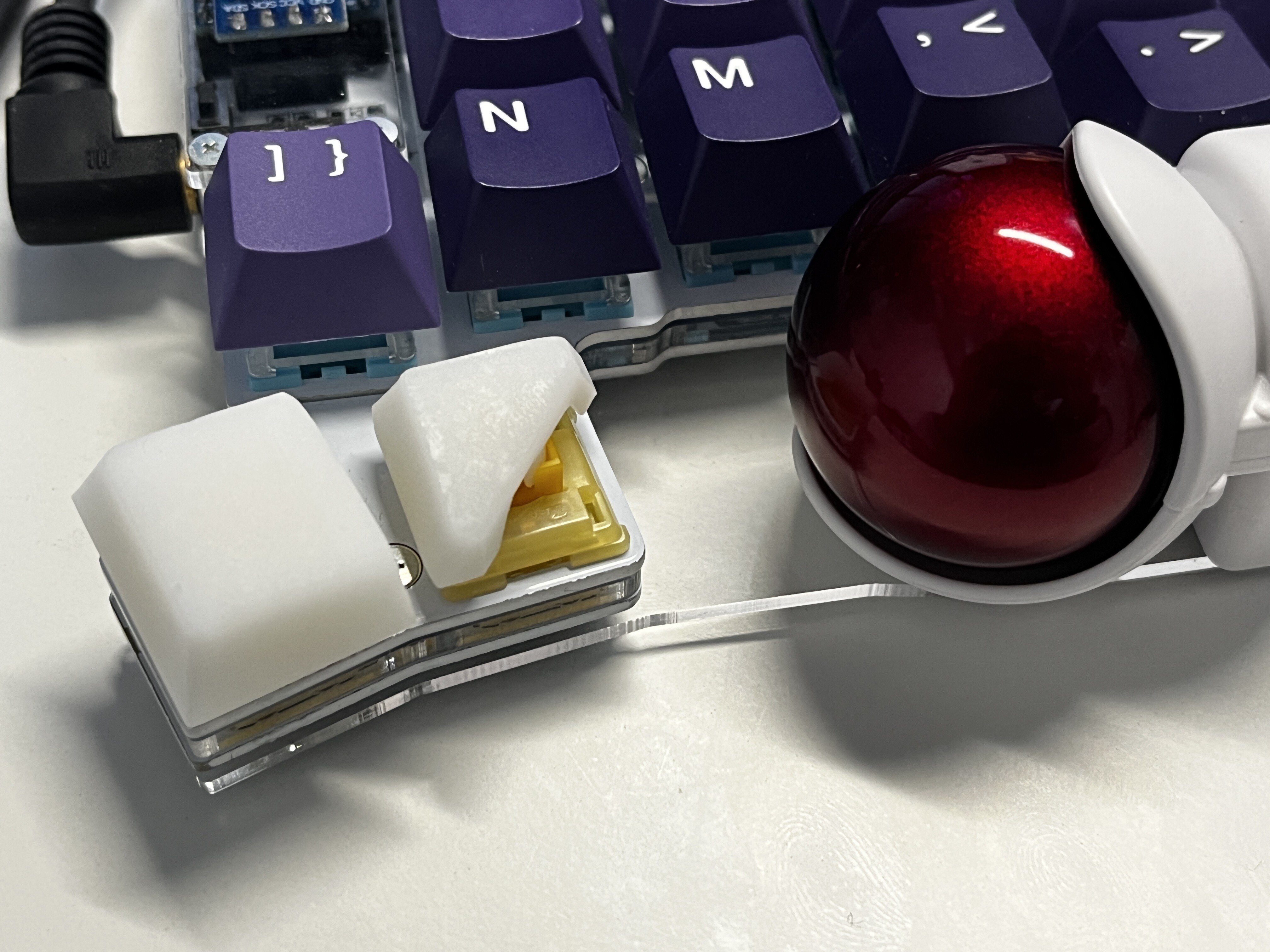keyballの親指キーとコンベックスキーキャップ｜twoboy