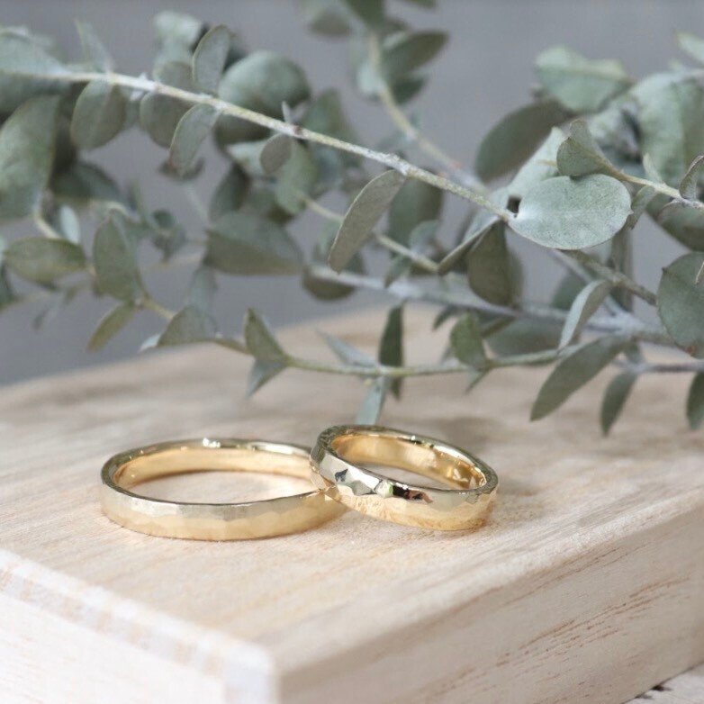 人気の鎚目の結婚指輪について｜鎚目の種類とデザインアレンジの紹介