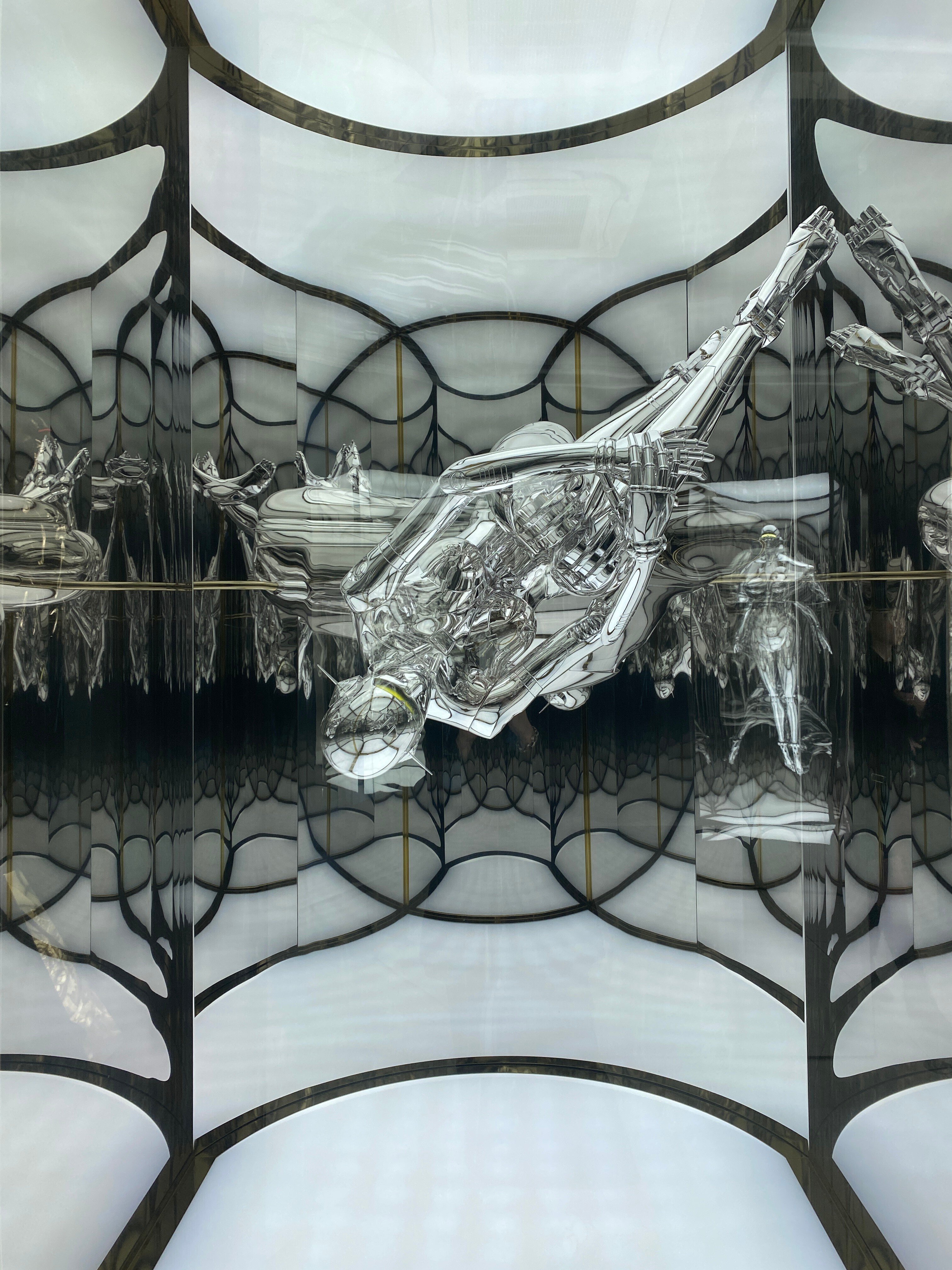 アート鑑賞部】東京・原宿-空山基個展「Space Traveler」- 無機質な