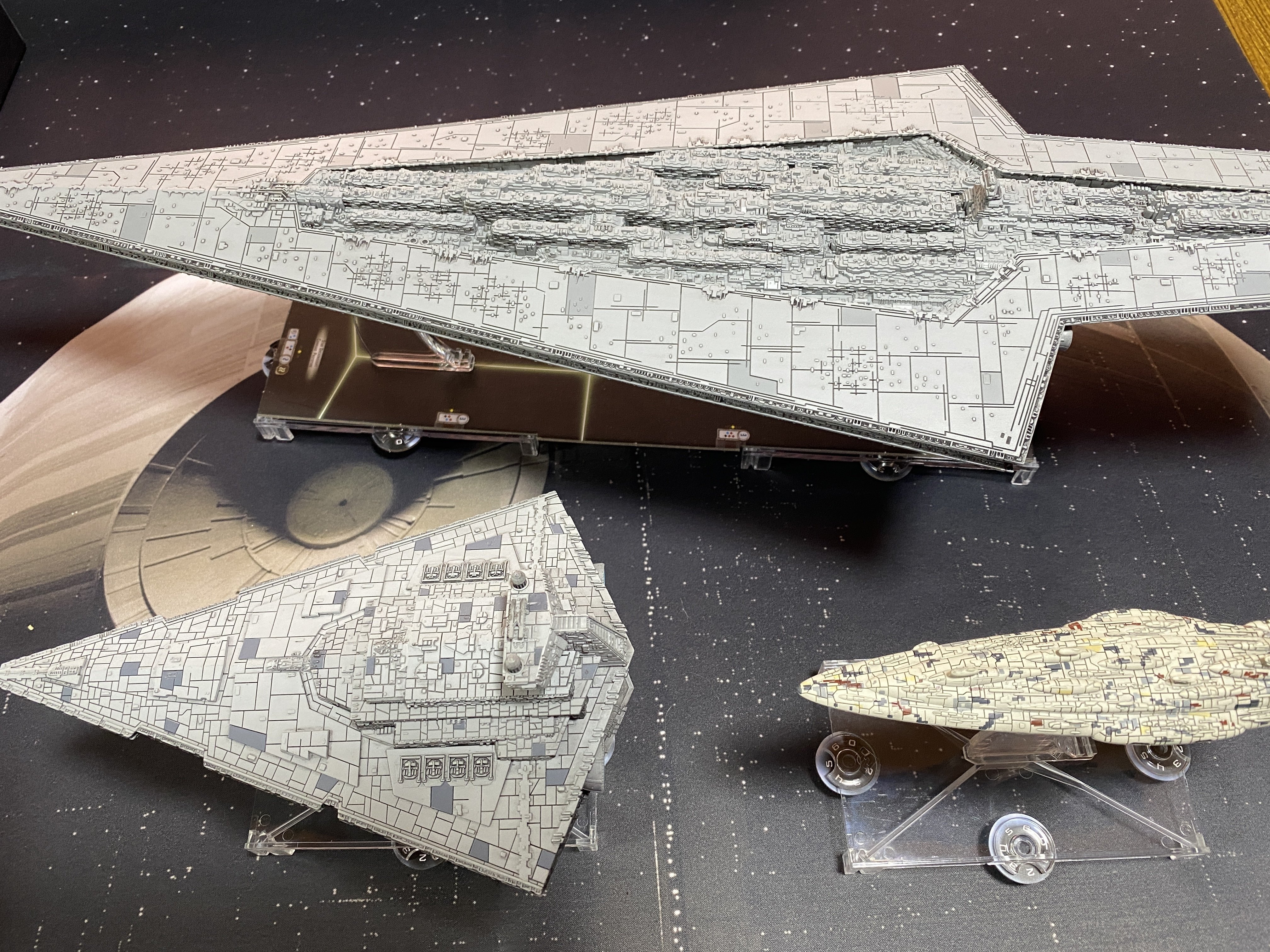 中古ARMADA製スーパースターデストロイヤー スーパースターデストロイヤー 塗装完成品 スターウォーズ armada