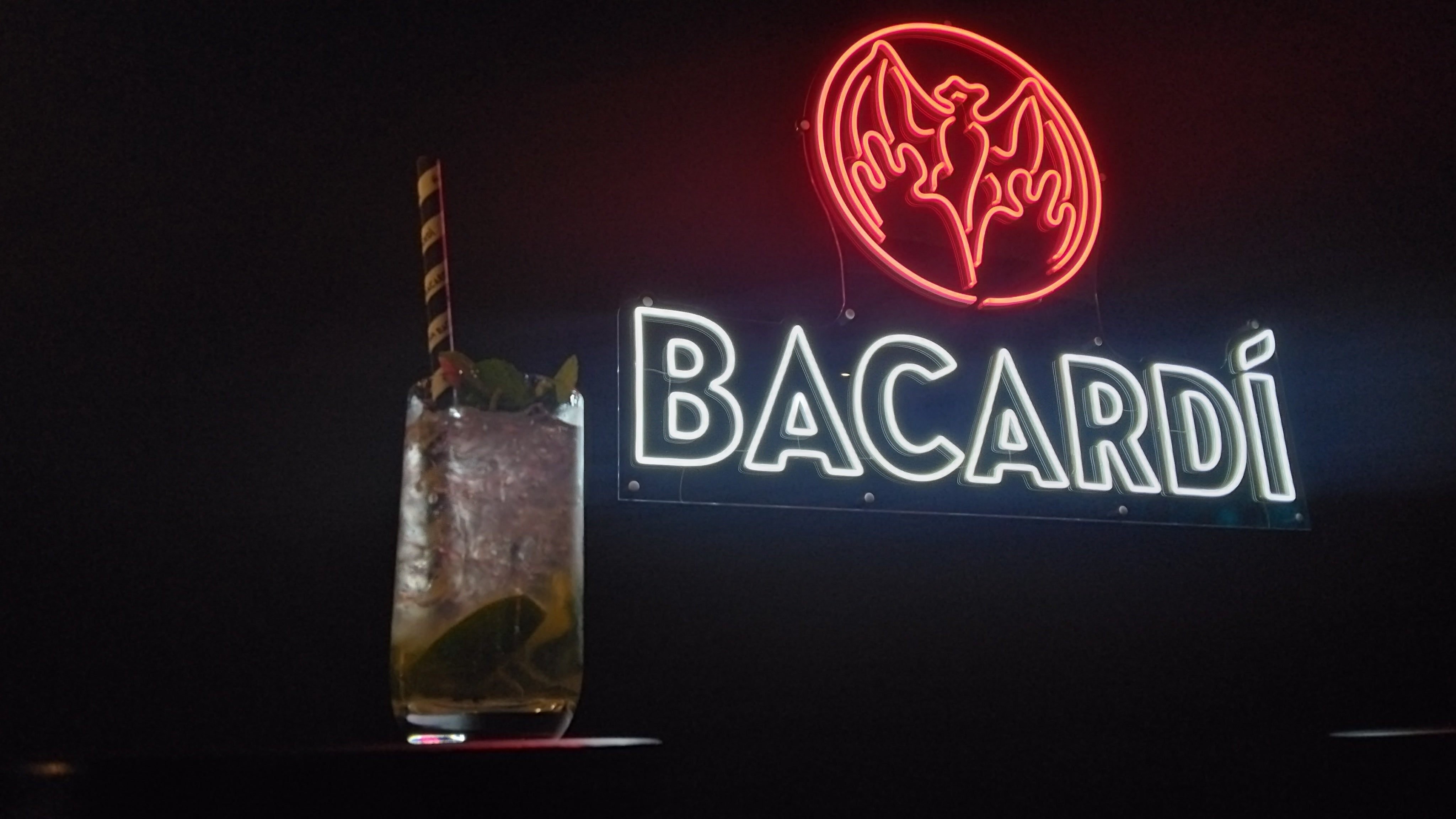 バカルディ モヒート ネオン看板 Bacardi Bat Man Cave Neon Sign