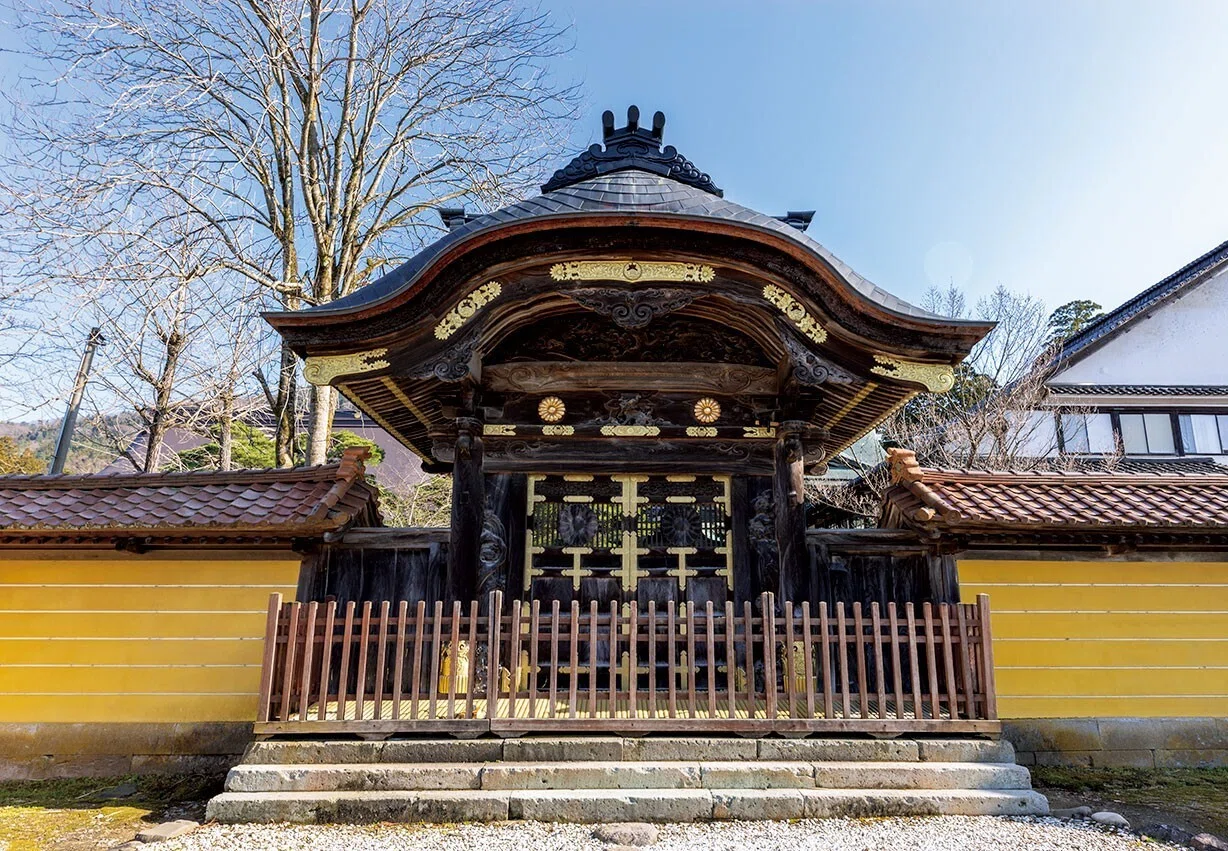 井波彫刻】木槌の音が響く町、井波彫刻のみなもと（富山県）｜ほんの