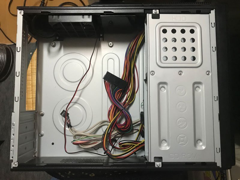自作PCお蔵出し:スリムケースでフルサイズグラボを使用する件 自作PCお蔵出し:スリムケースでフルサイズグラボを使用する件