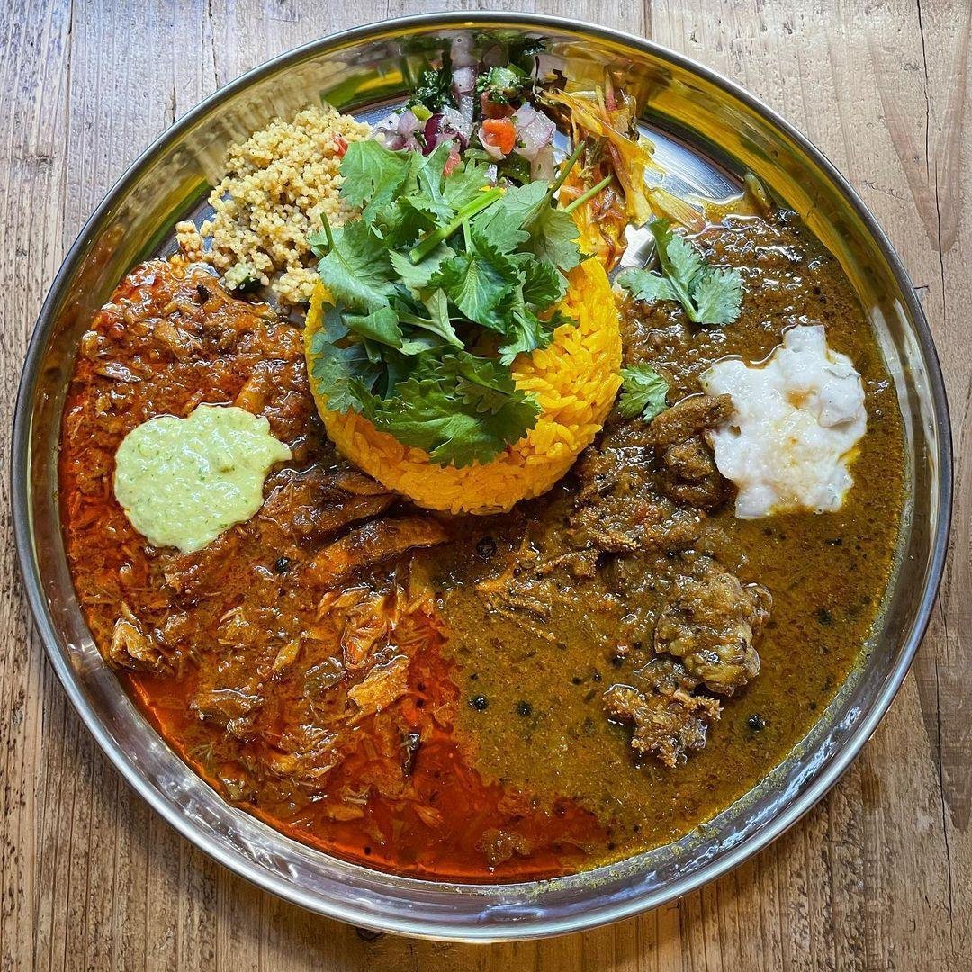 izonのスパイスカレー 39皿目 ホルモンカレーwithとろろ数の子