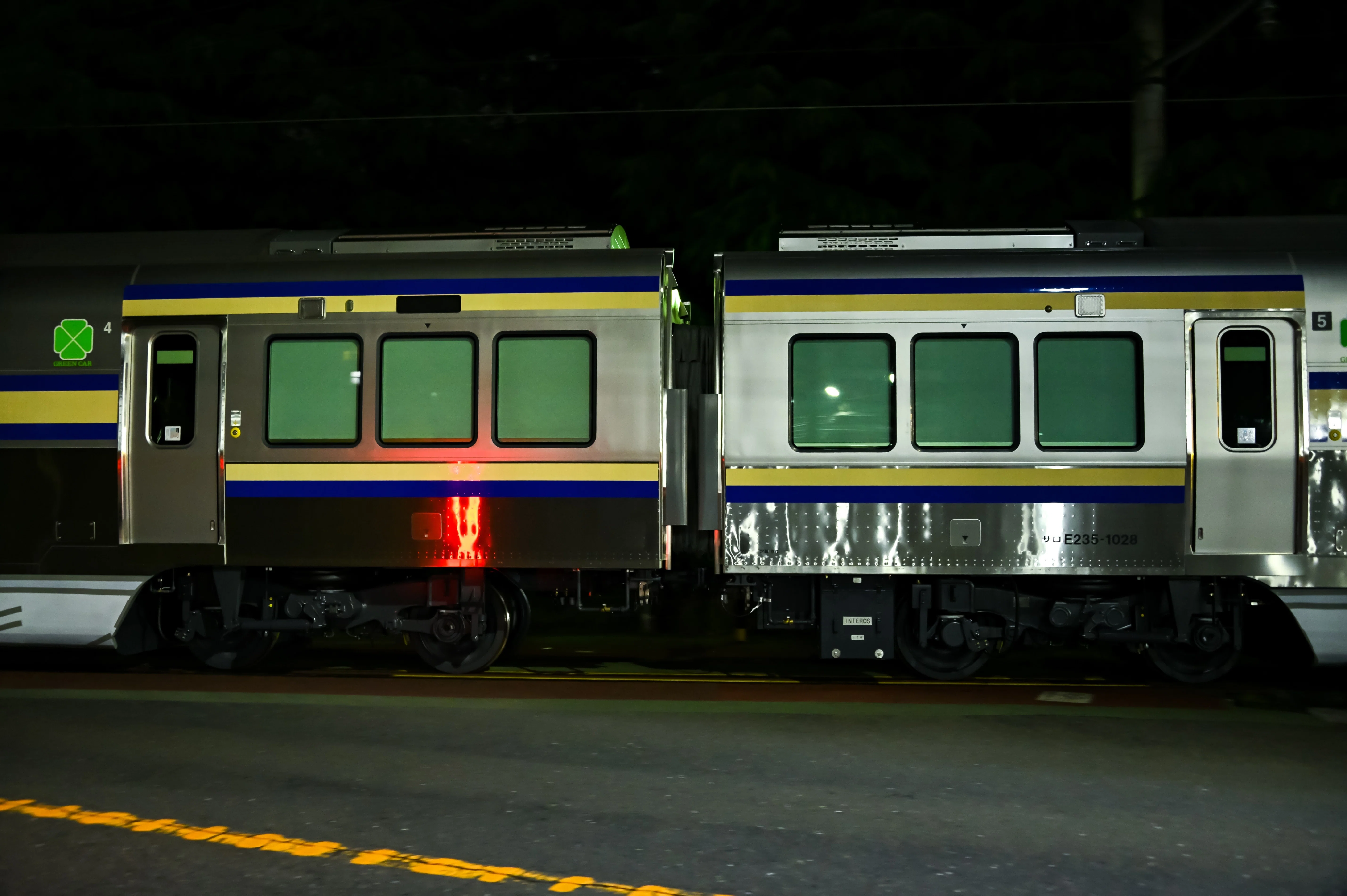 J‐TREC出場】【JR東日本】E235系1000番台グリーン車（F-27編成、F-28
