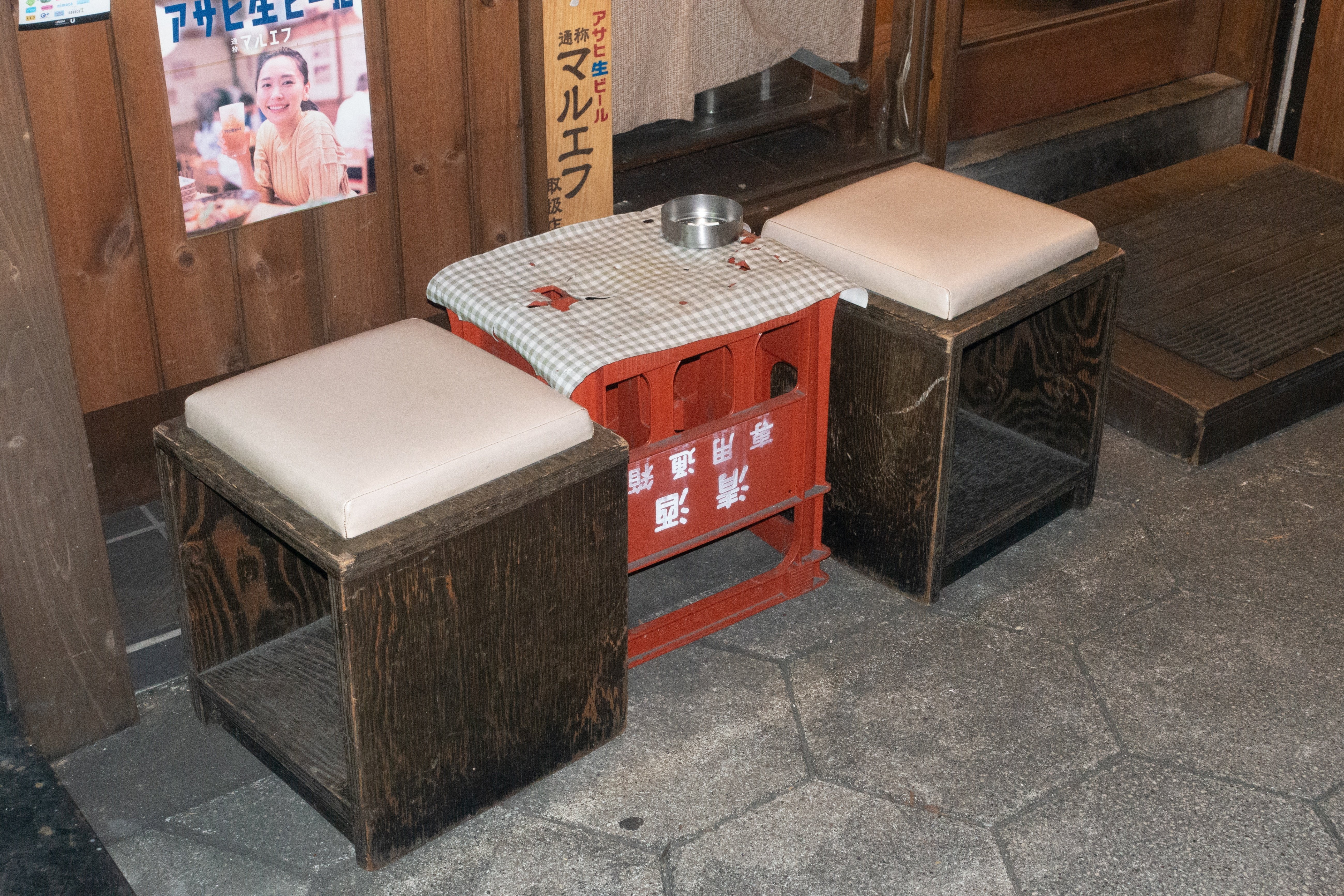 野良デザイン#116-120｜ビールケースの傘立て｜野良デザインの蒐集