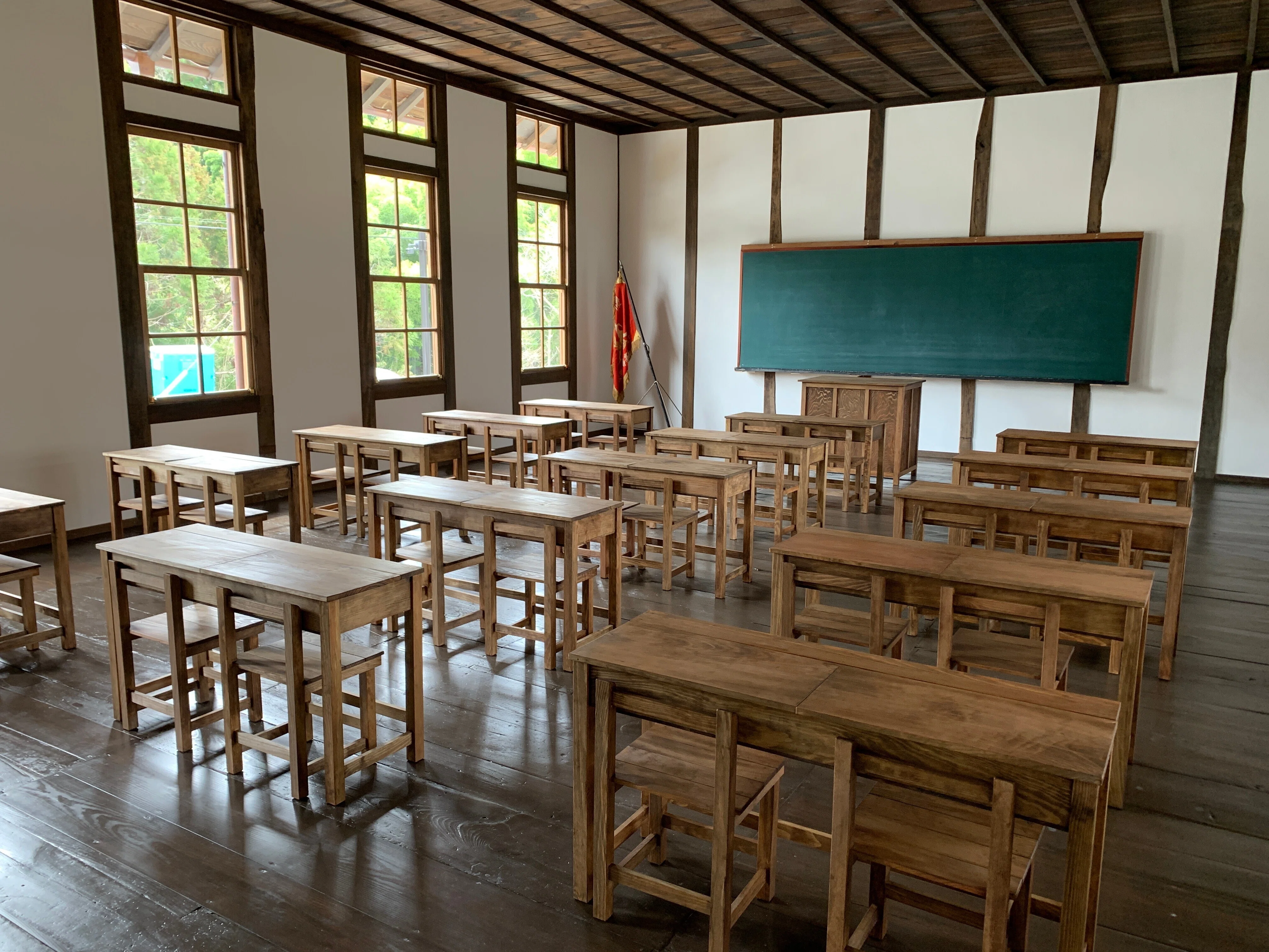 明治時代の学び舎が現代によみがえる！ 「古色仕上げ」のワザが活きる