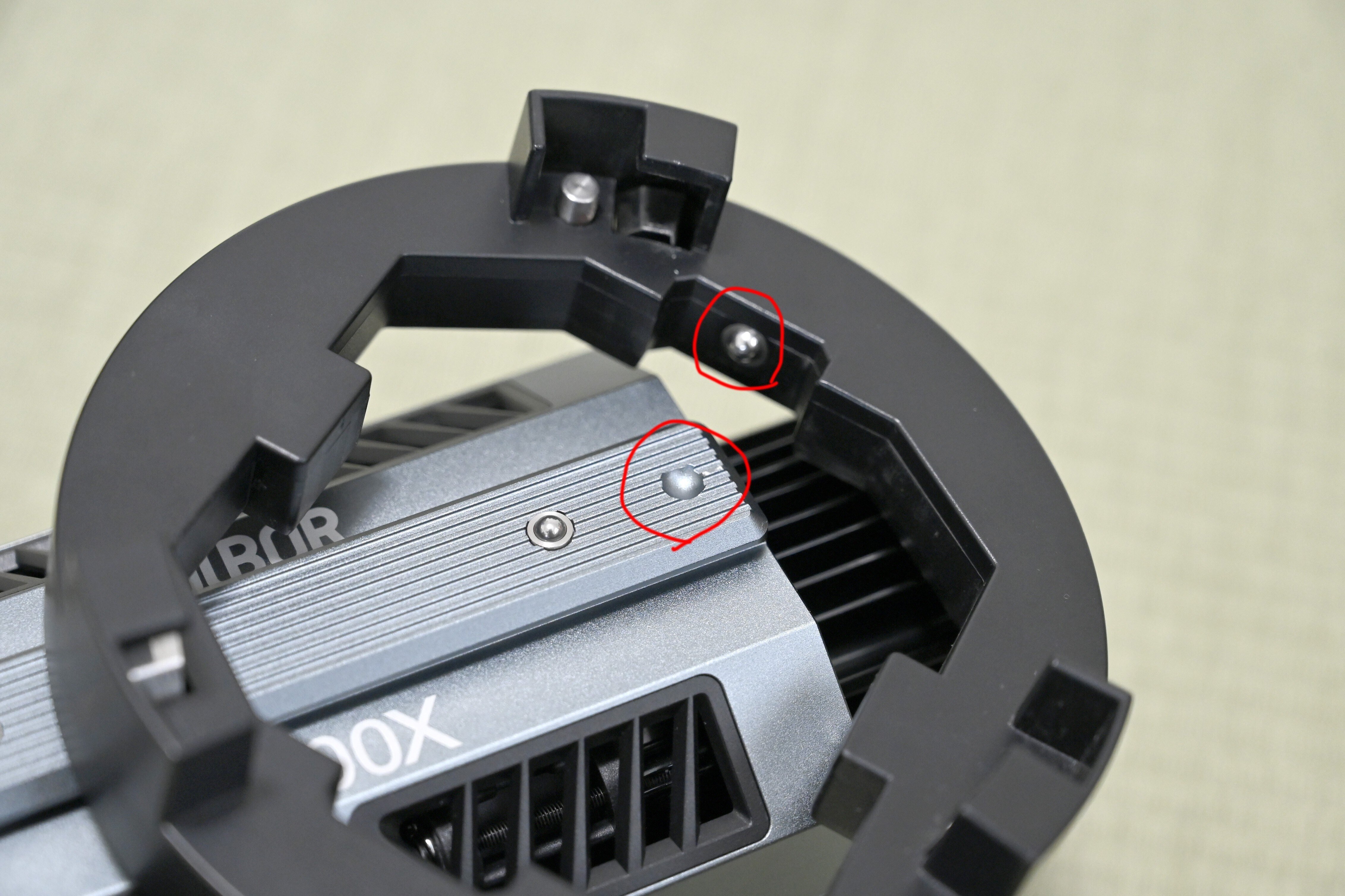 落下が不安】COLBOR CL60にソフトボックスつけたら落ちるんじゃ 落下が不安】COLBOR CL60にソフトボックスつけたら落ちるんじゃ