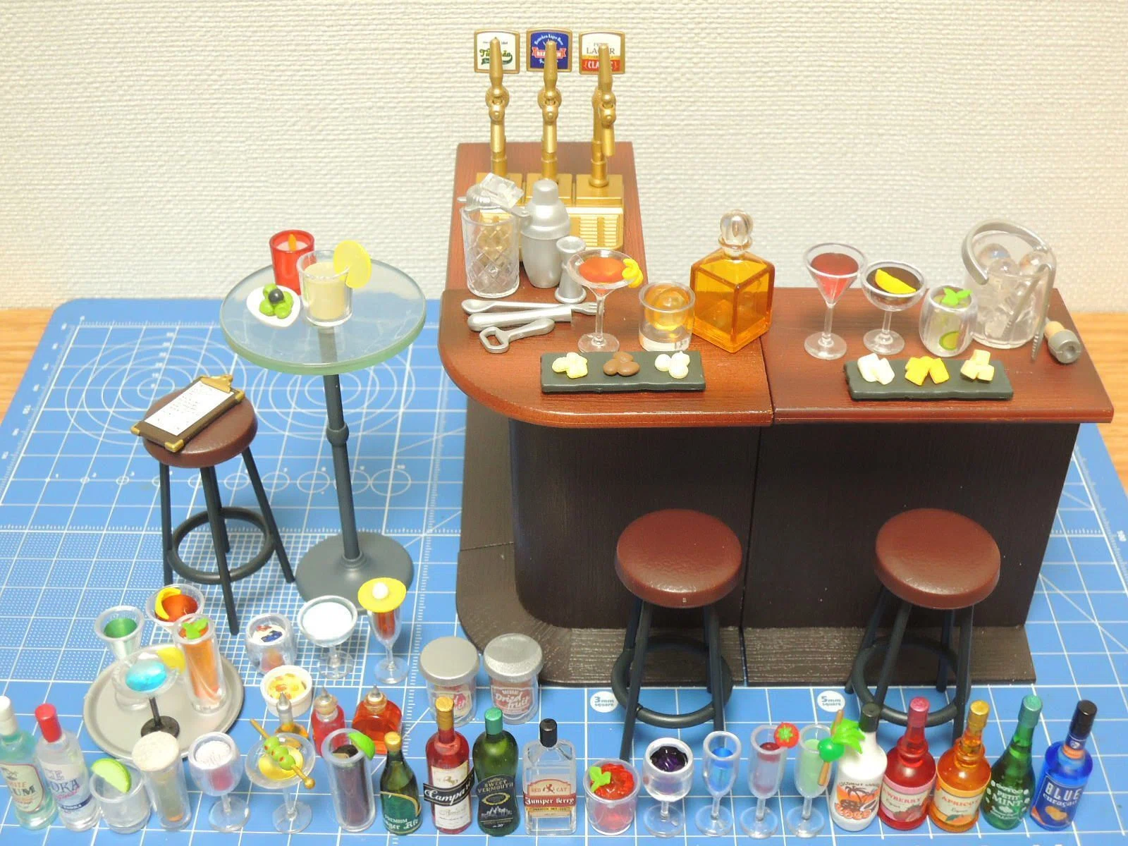 隠れ家 Bar Tiny を作る｜御猫様と座布団
