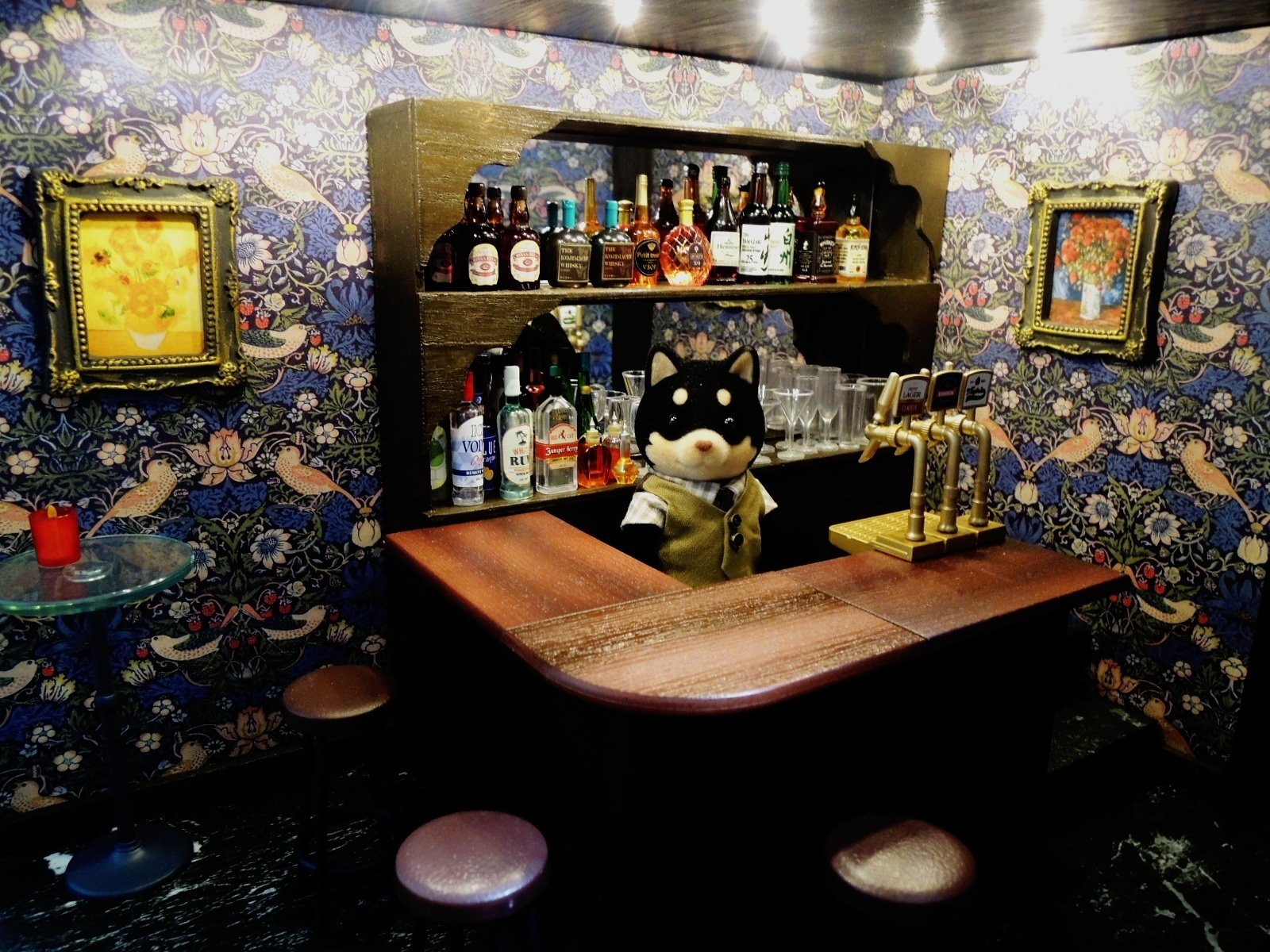 隠れ家 Bar Tiny を作る｜御猫様と座布団