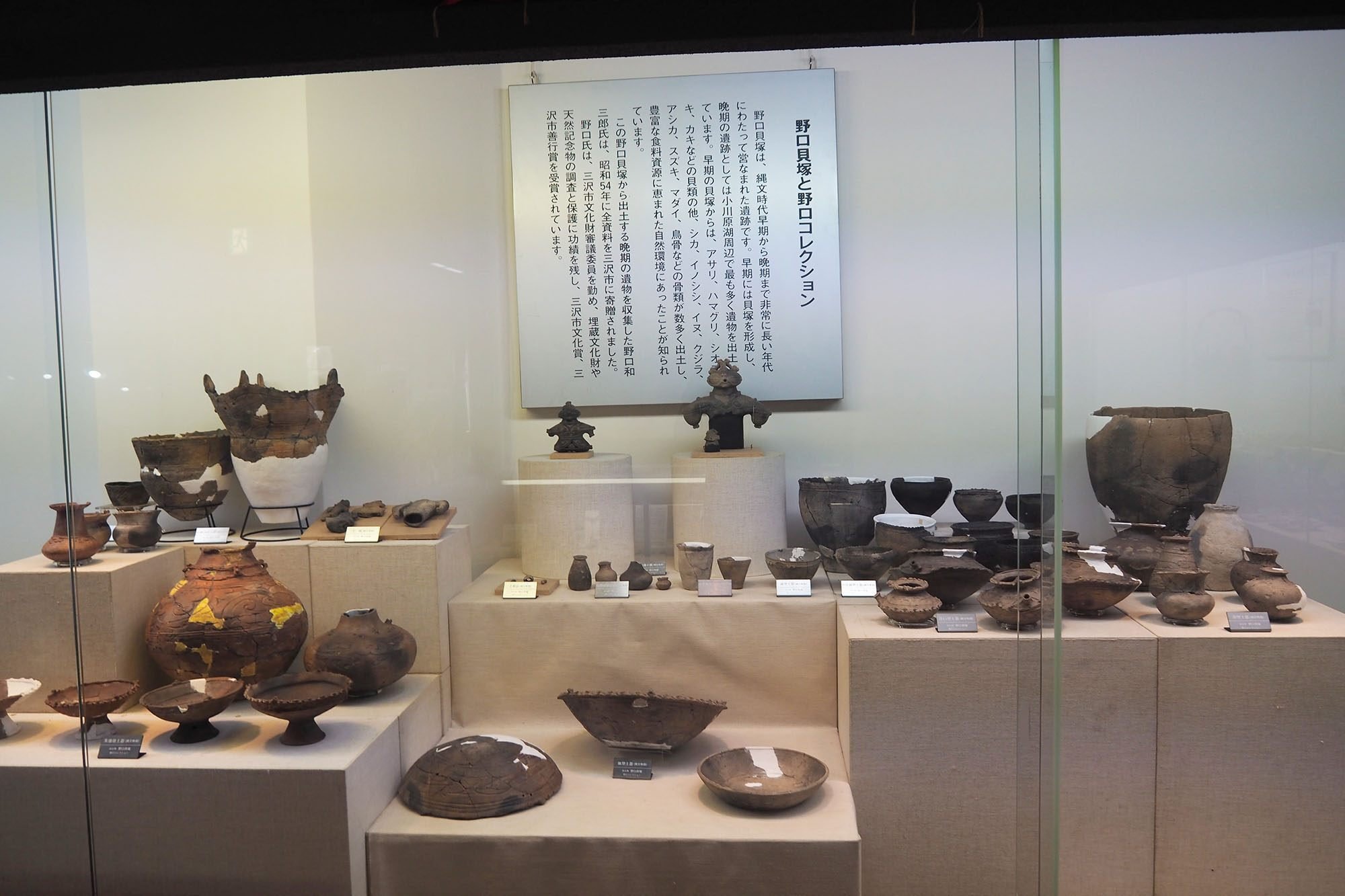 ★縄文期。『石環』150g。博物館展示品。埋蔵文化財。遺跡群出土の本物品です。 ☆【かるめろ】縄文初期『黒石環』204g。博物館展示品。埋蔵文化