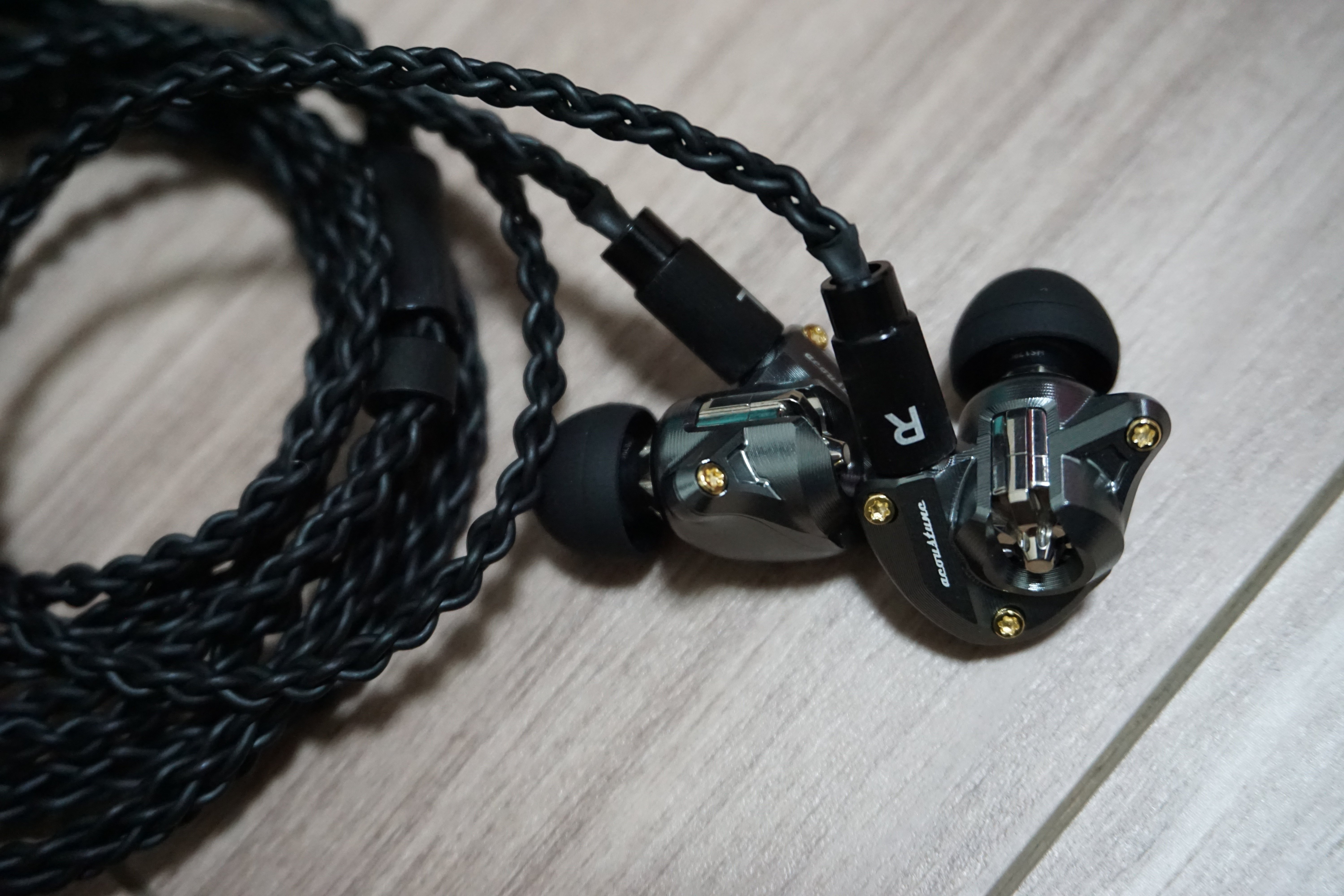 新しい時代を感じるイヤホン - Acoustune HS1790Ti レビュー|れー 新しい時代を感じるイヤホン - Acoustune HS1790Ti レビュー|れー
