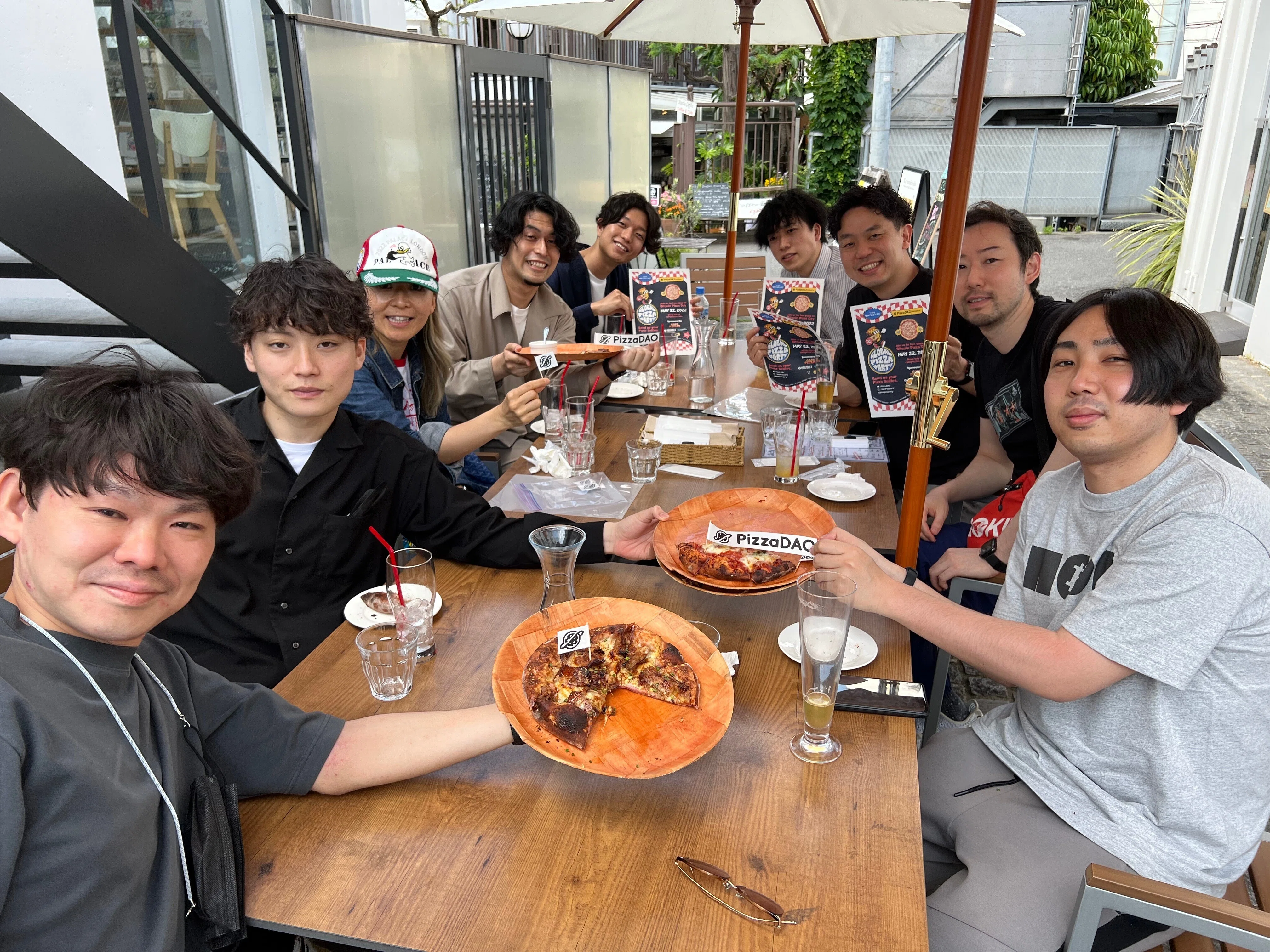 5月22日は何の日？10,000ビットコイン(約370億円) でピザ2枚を交換した