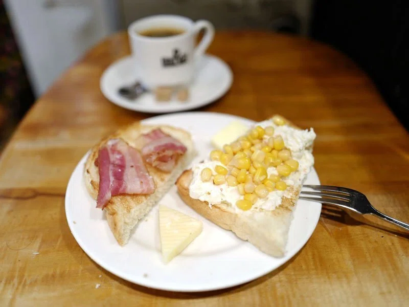 朝のベルクのチーズとベーコン｜サカキシンイチロウ