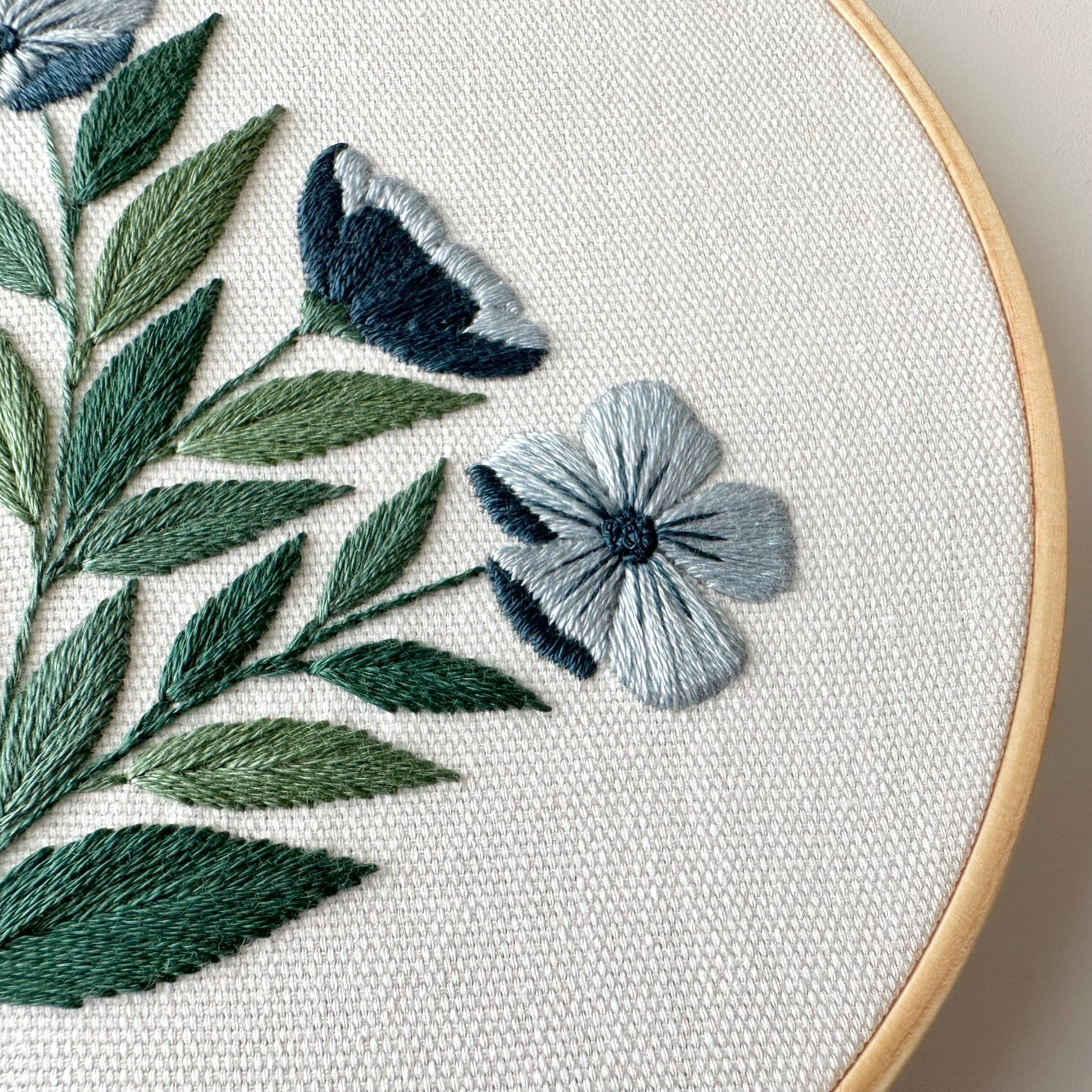 花と葉の刺繍アート 約34.5cm hqdefault.jpg