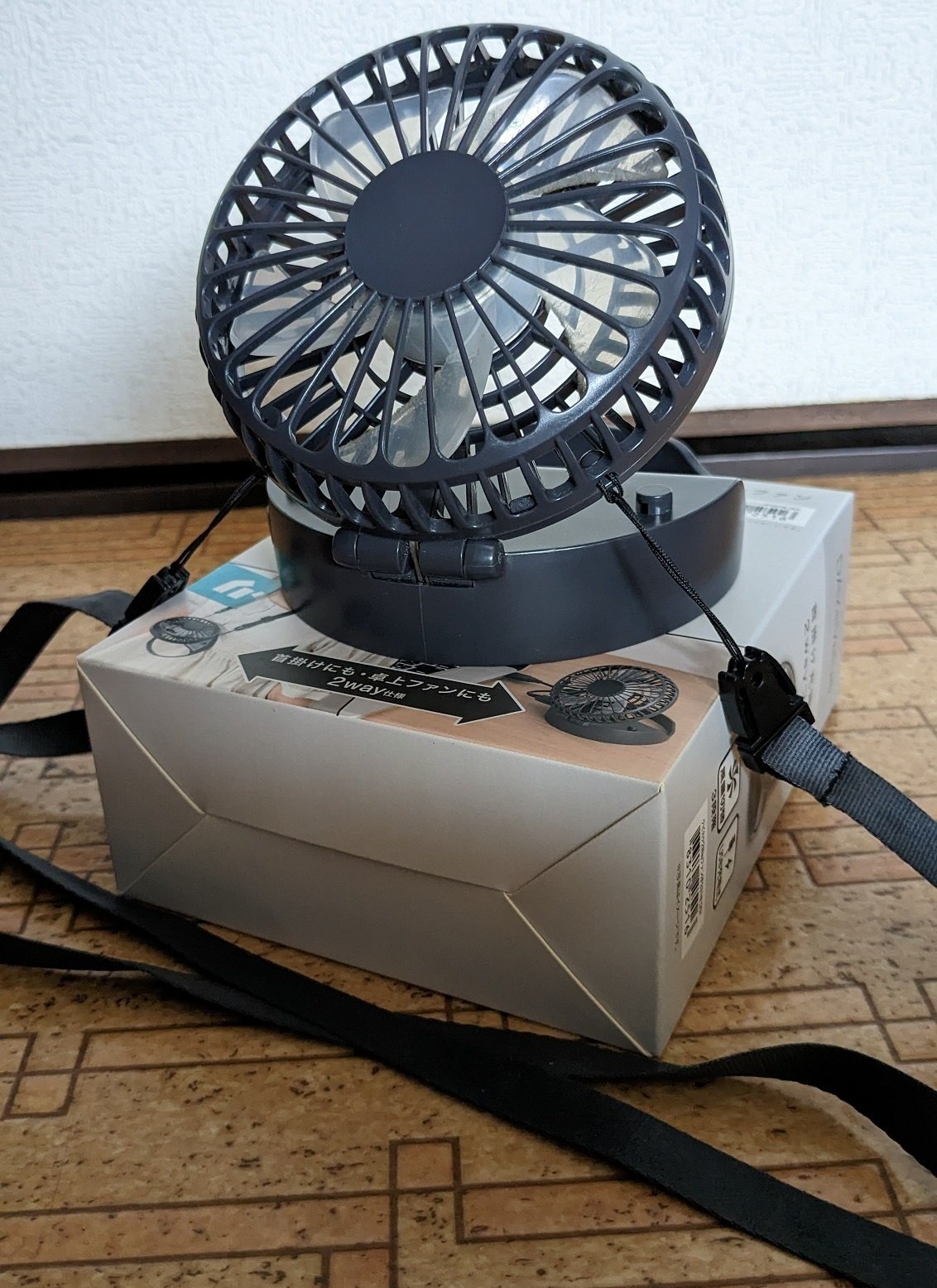 ニトリ 首掛け2Wayファン（暑くなってきましたね）｜なかつ(陽由)