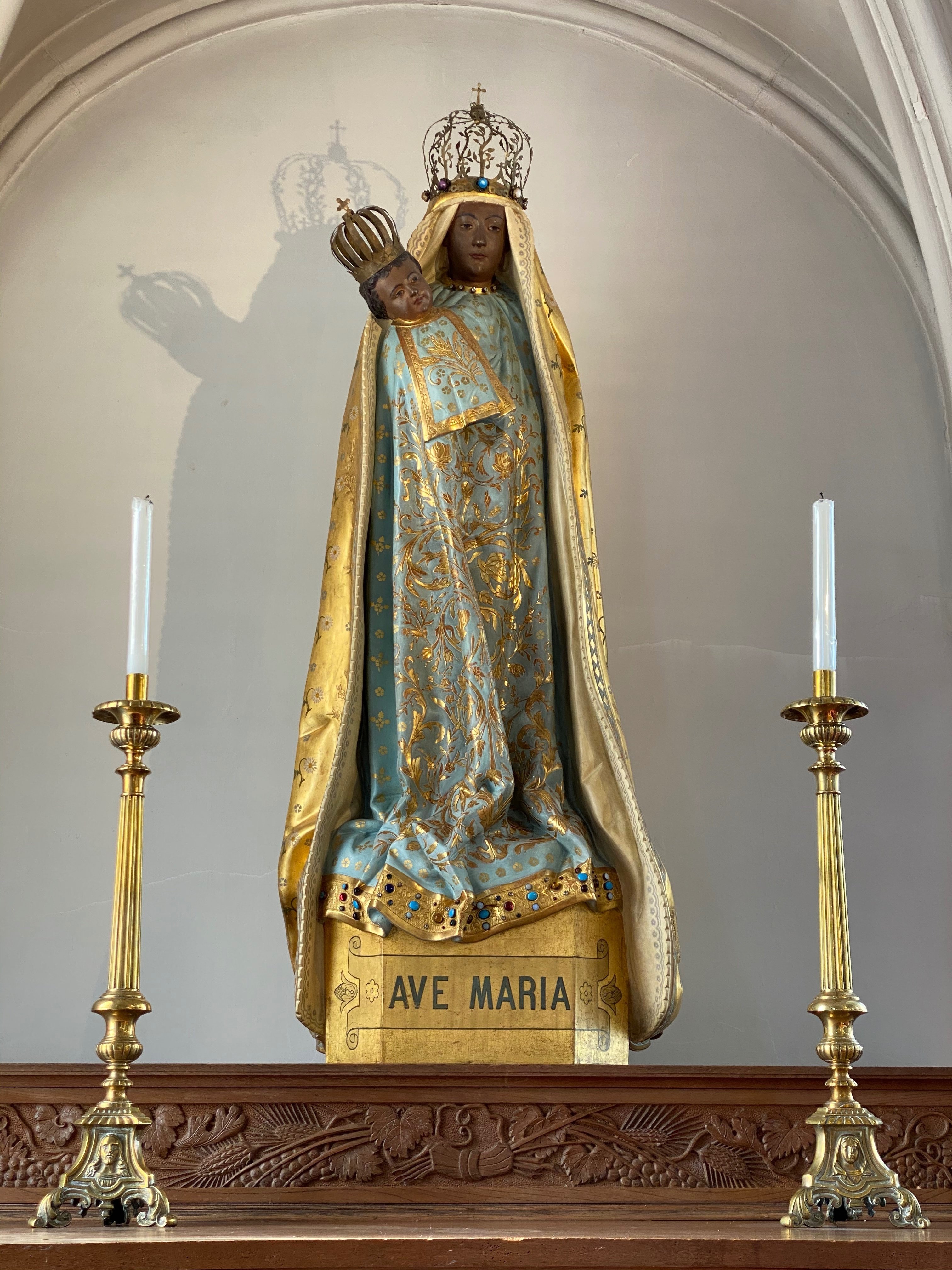 日本の最も美しい教会」鶴岡カトリック教会＊黒いマリア像｜roi