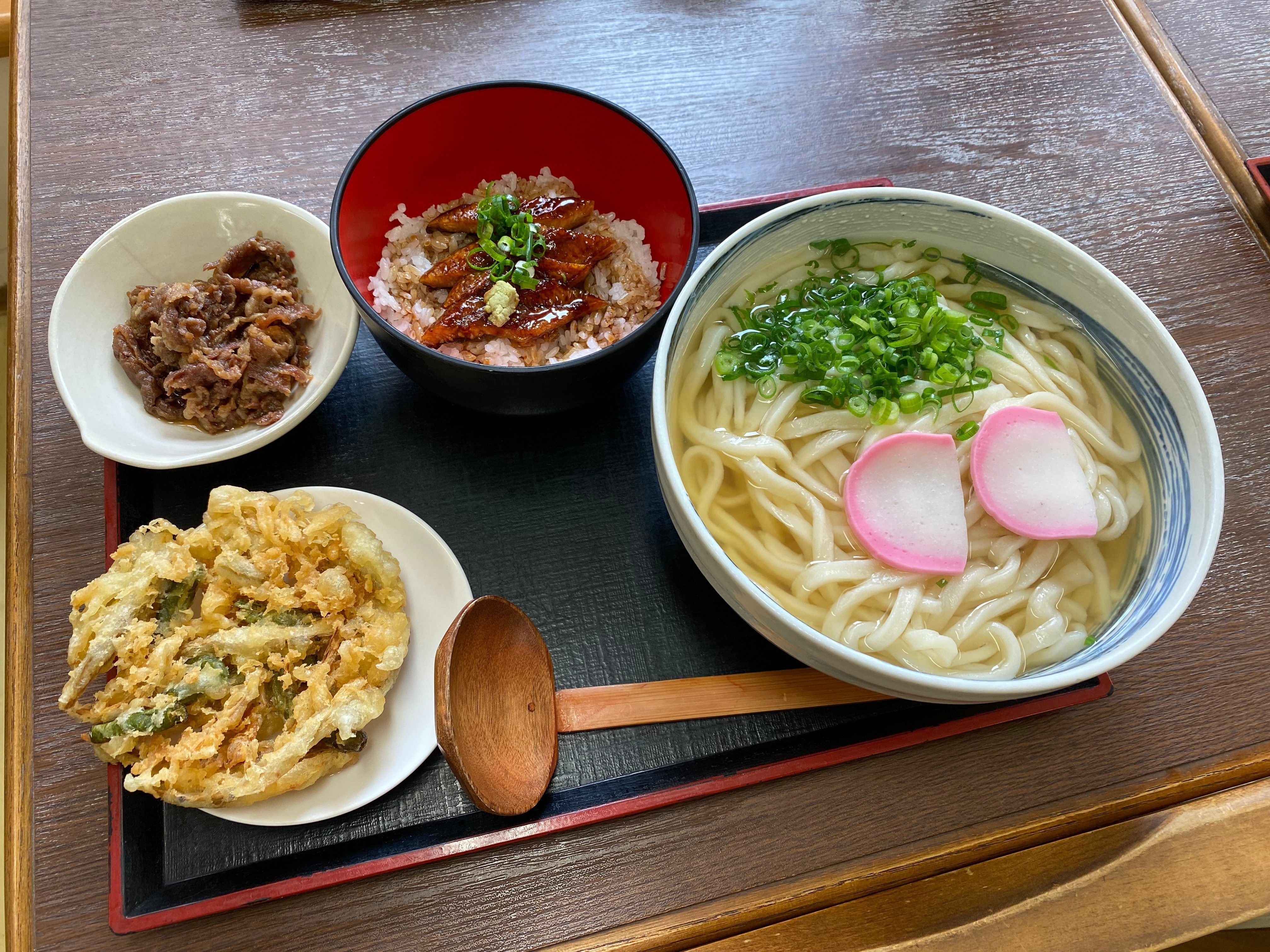 コスパ最強】「水産会社のうどん店」の美味しさが想像のはるか上すぎて