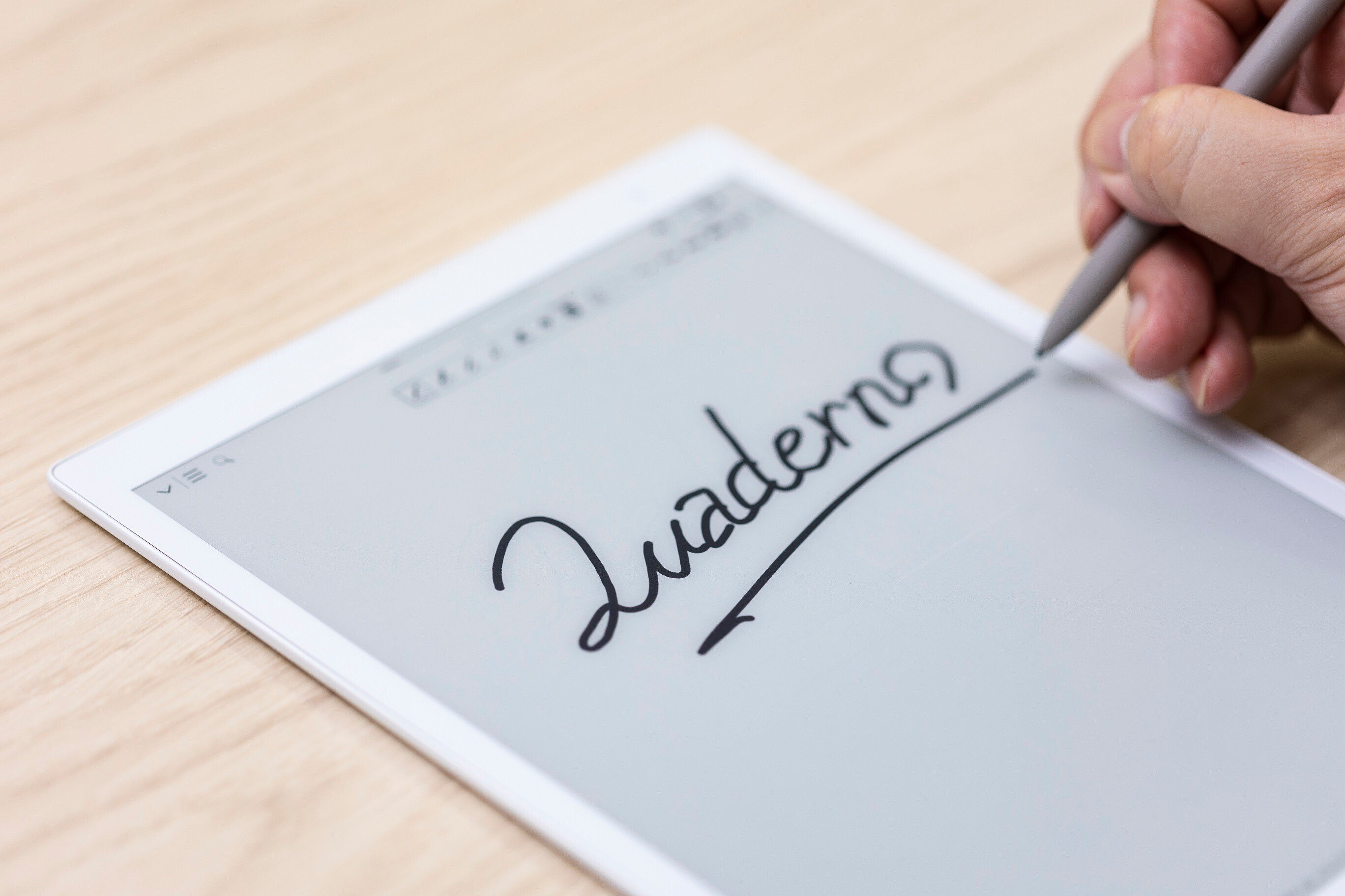 デザインの舞台裏 #01：電子ノート『QUADERNO』｜富士通のデザイン（公式）