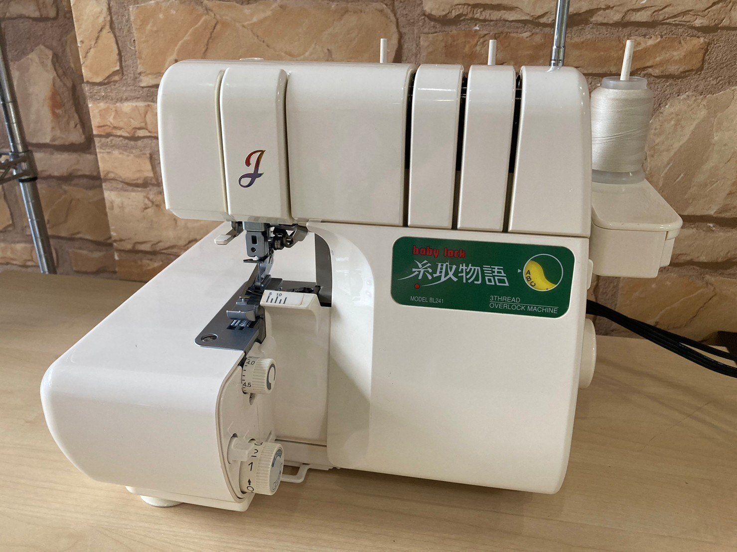 ミシンの練習】ロックミシン メス交換｜ソーイングスクエア