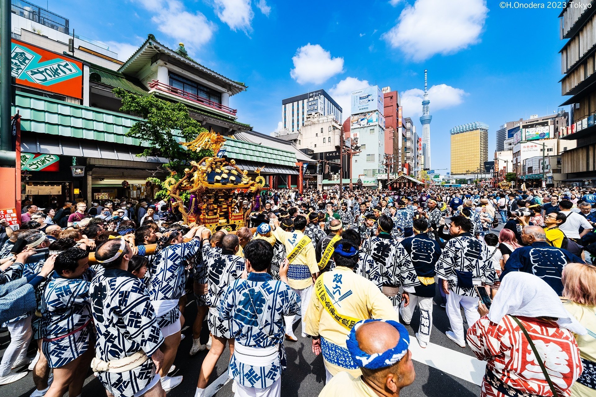 三社祭　浅草神社　記念 2023.05.21. 浅草神社 三社祭 -東京 群集-194｜小野寺宏友