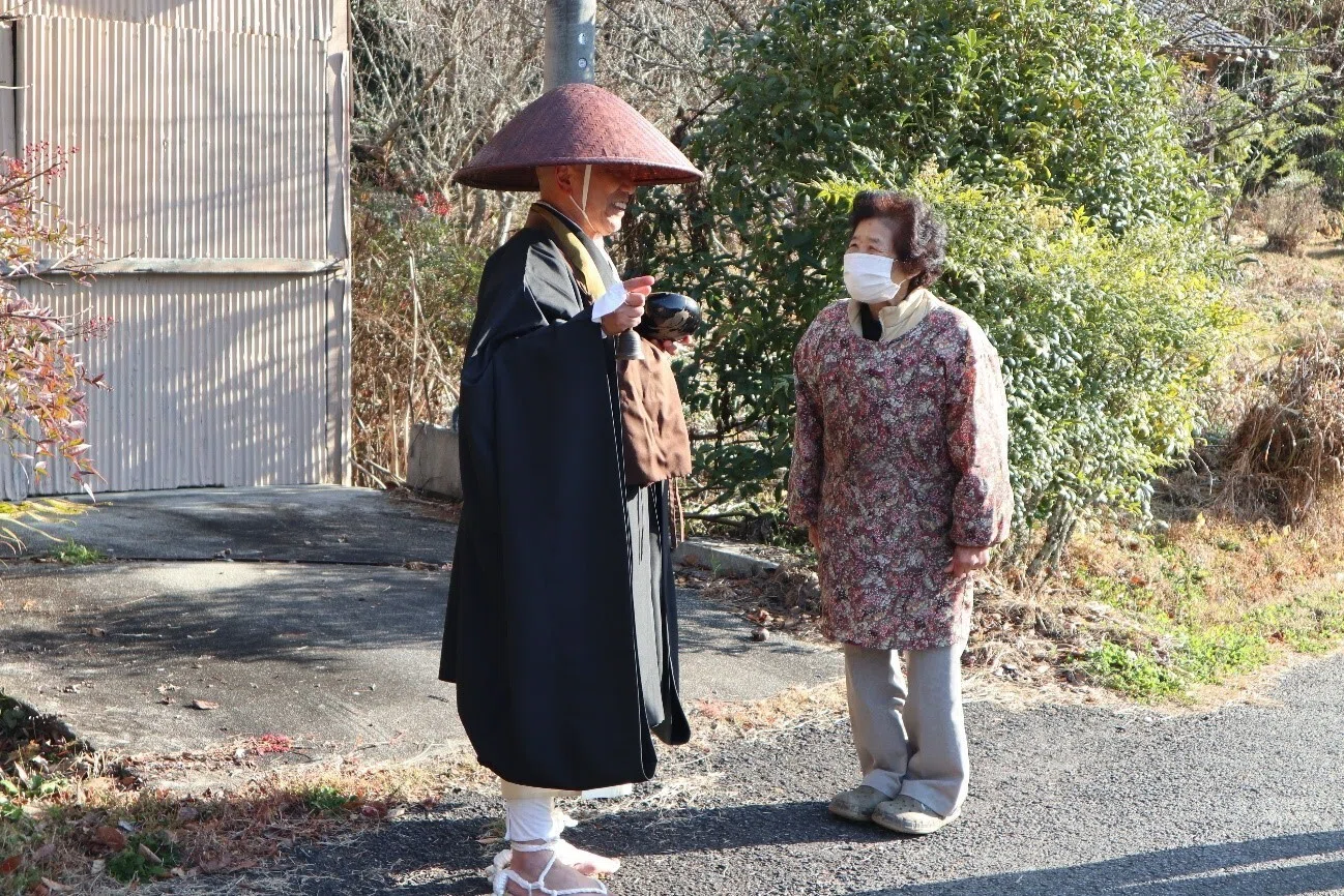 托鉢のお坊さんと山奥のお寺｜オーヤン（OuYang）