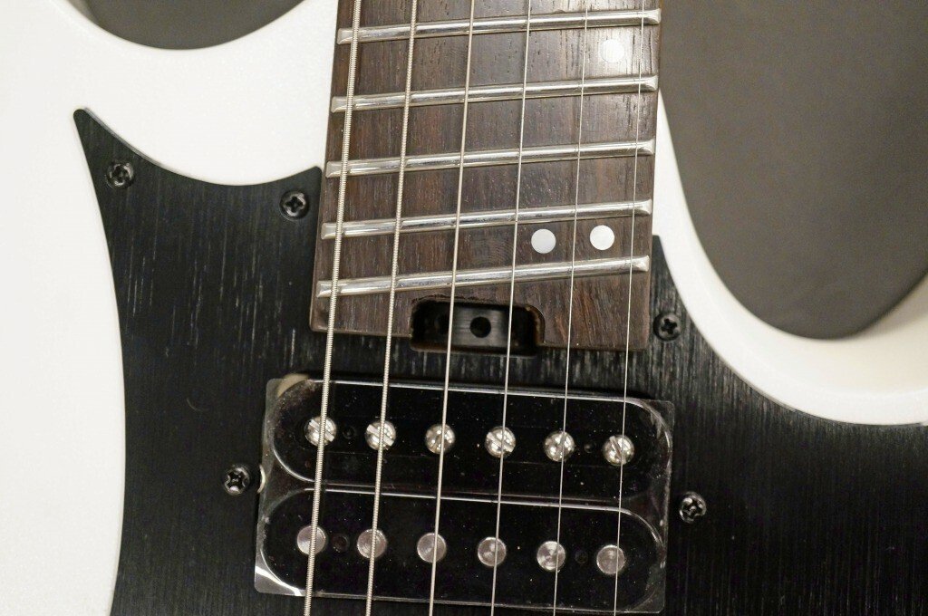 最新の人気ヘッドレスギター、Mooer GTRS W800の使い勝手とは