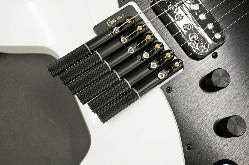 最新の人気ヘッドレスギター、Mooer GTRS W800の使い勝手とは