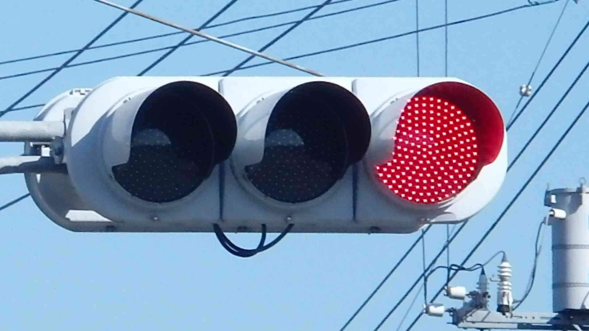 渋川市吹屋の信号電材厚型LED｜光山祐弥の信号機紹介