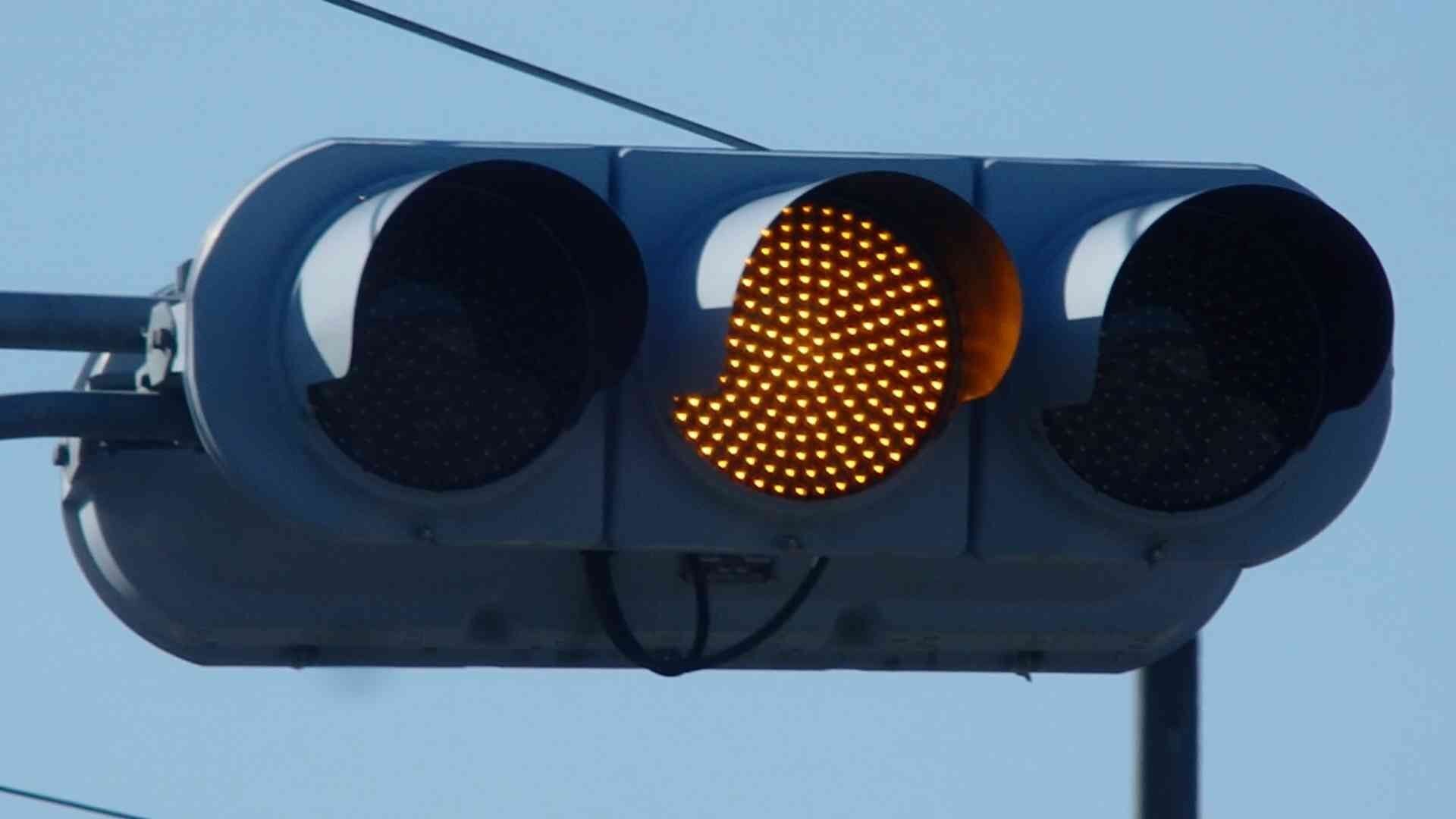 渋川市吹屋の信号電材厚型LED｜光山祐弥の信号機紹介