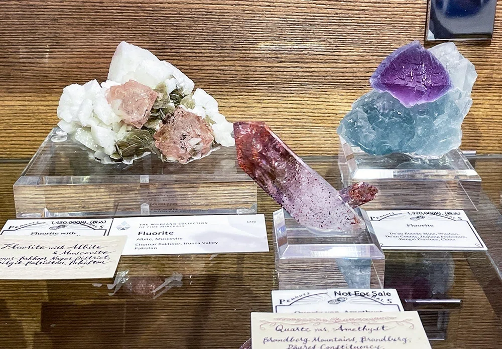ビスマス鉱石と鉱石展示｜藤田さんちの色彩事情 - Kei's Factory