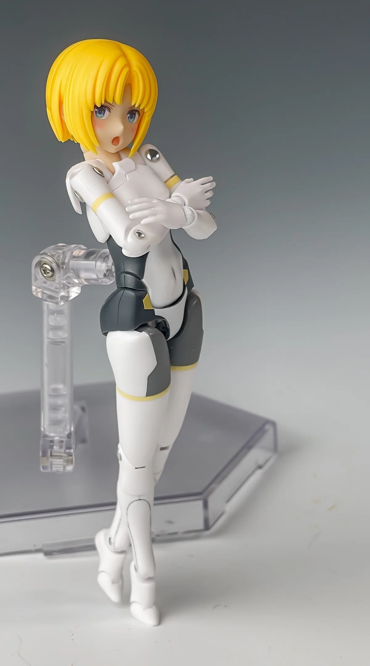 武装神姫アーンヴァルのプラモは設計がすごいし塗装しないのが正しいの 