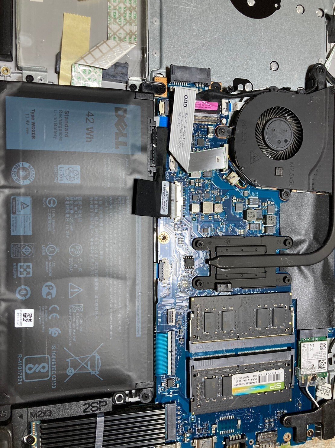 DELLノートパソコン Inspiron 5570のバッテリー交換（充電不可からの