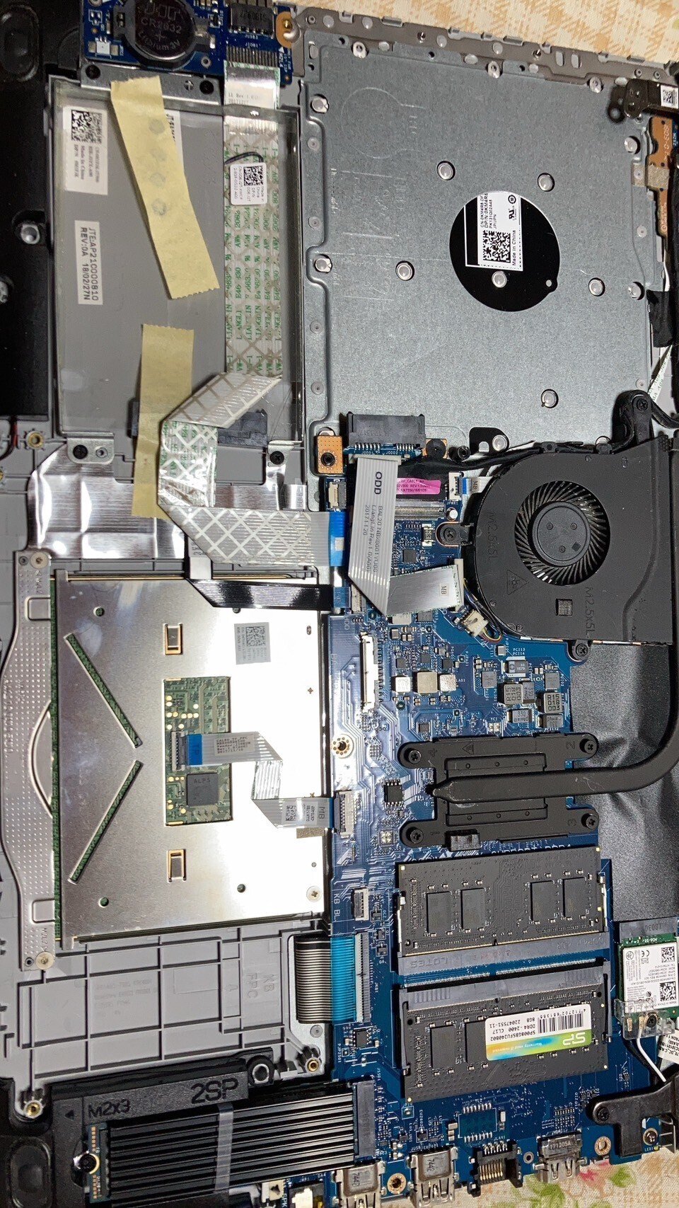 DELLノートパソコン Inspiron 5570のバッテリー交換（充電不可からの