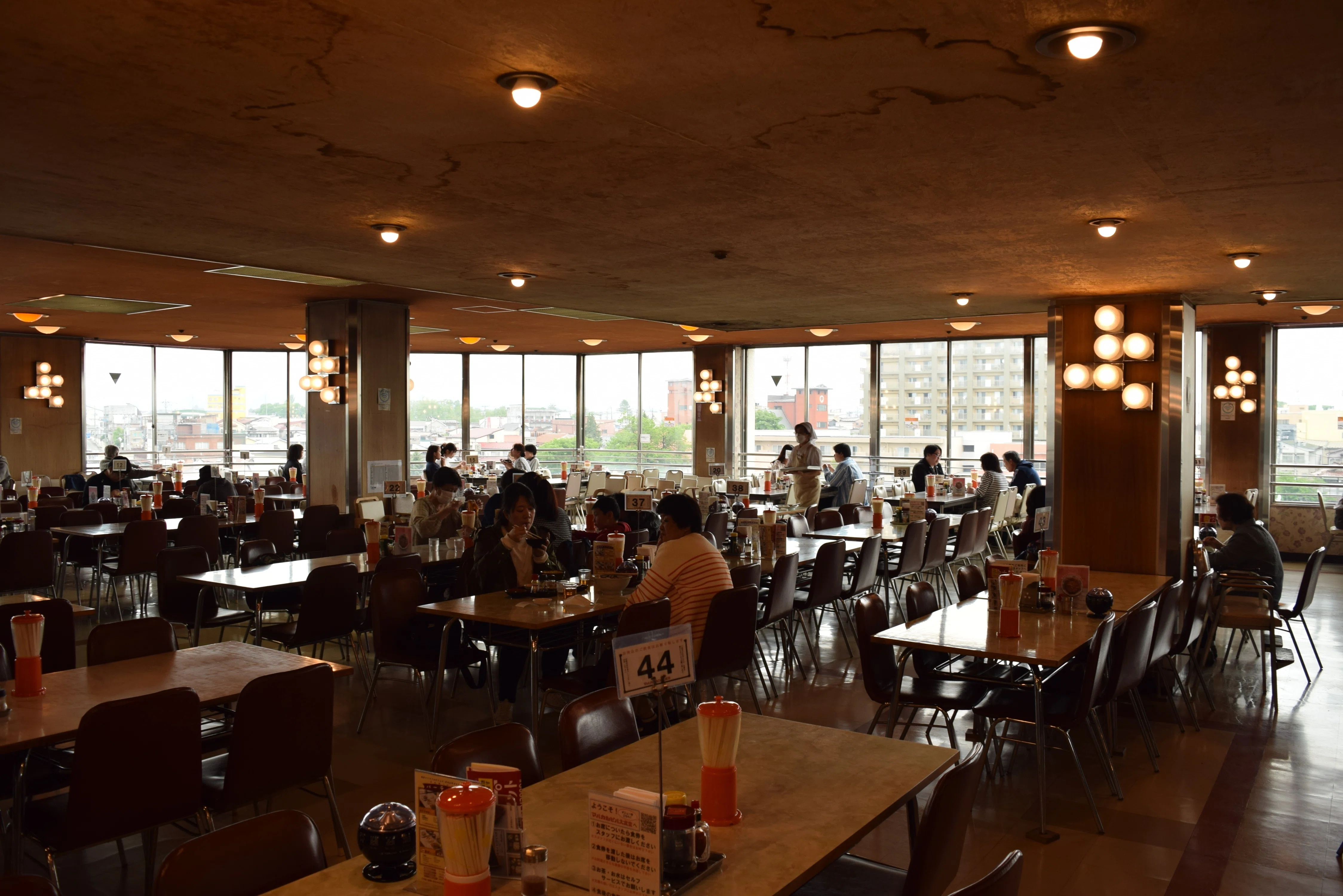 銀河鉄道の街にあるレトロフューチャーなお店「マルカンビル大食堂