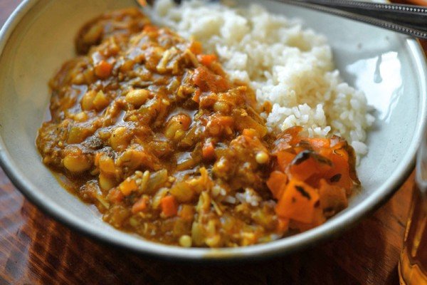 さばの水煮缶を使って、手軽なカレーづくり。｜白ごはん.com