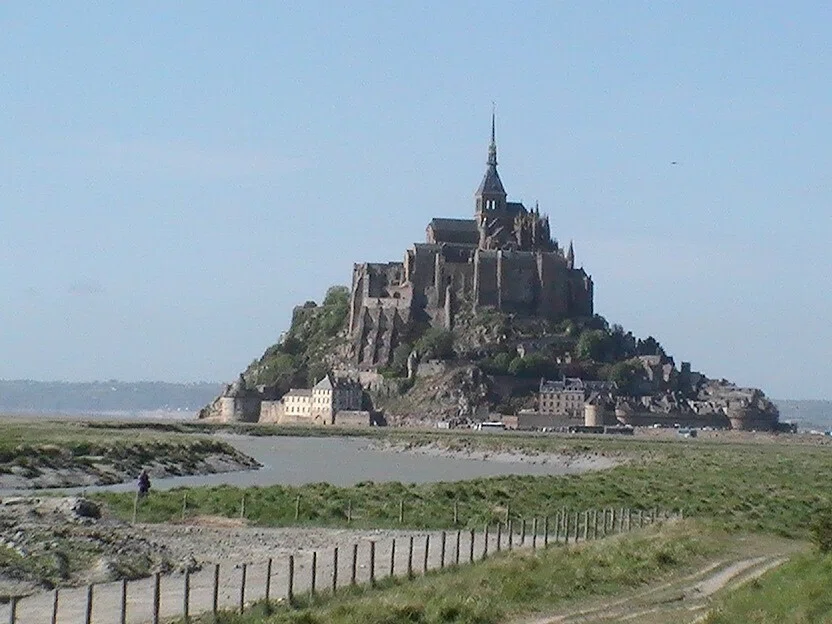 月出るモン・サン・ミシェル フランス」平山郁夫作 2009年 25オ301