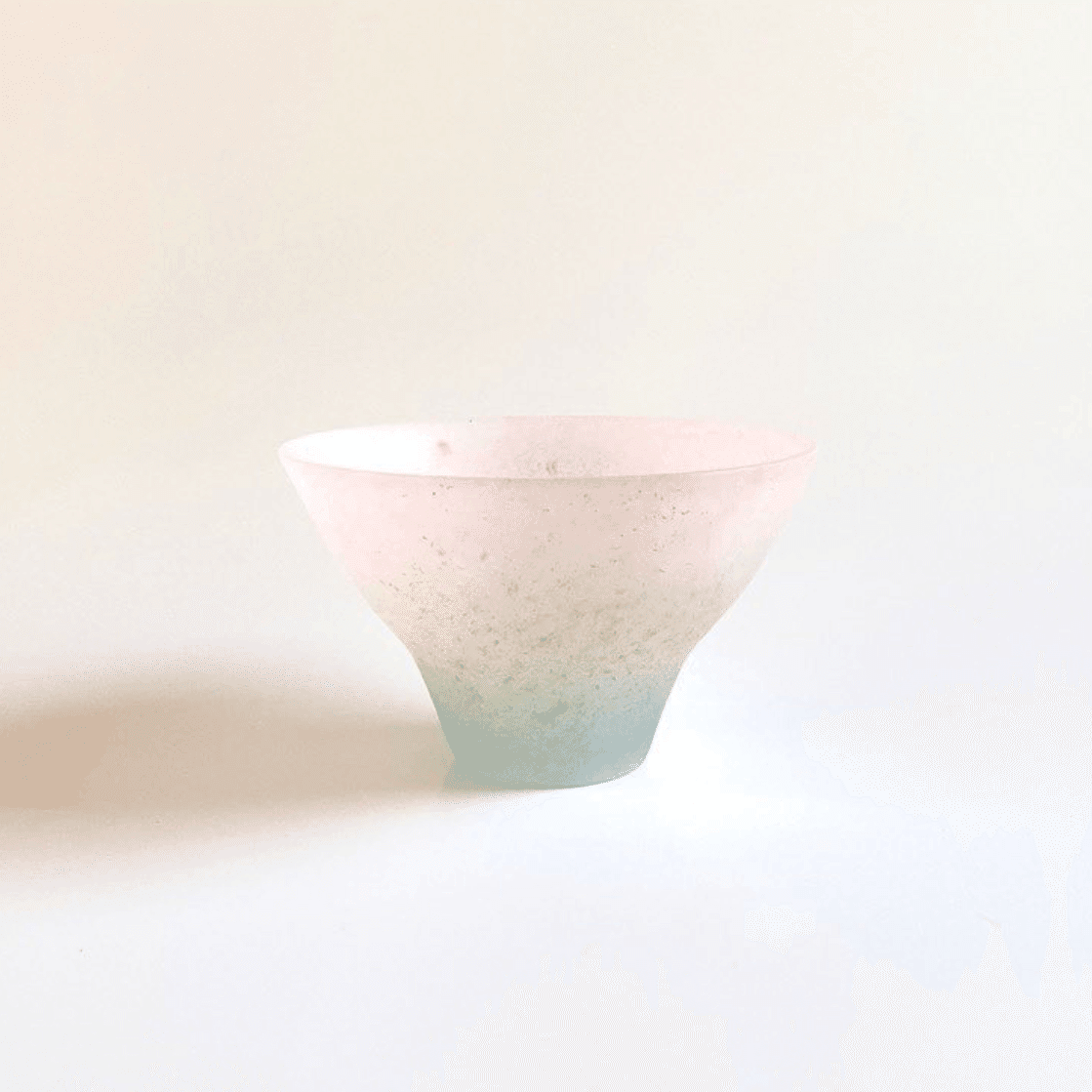 人と自分に対する深い愛情を作品と活動に表現する−ガラス工芸作家