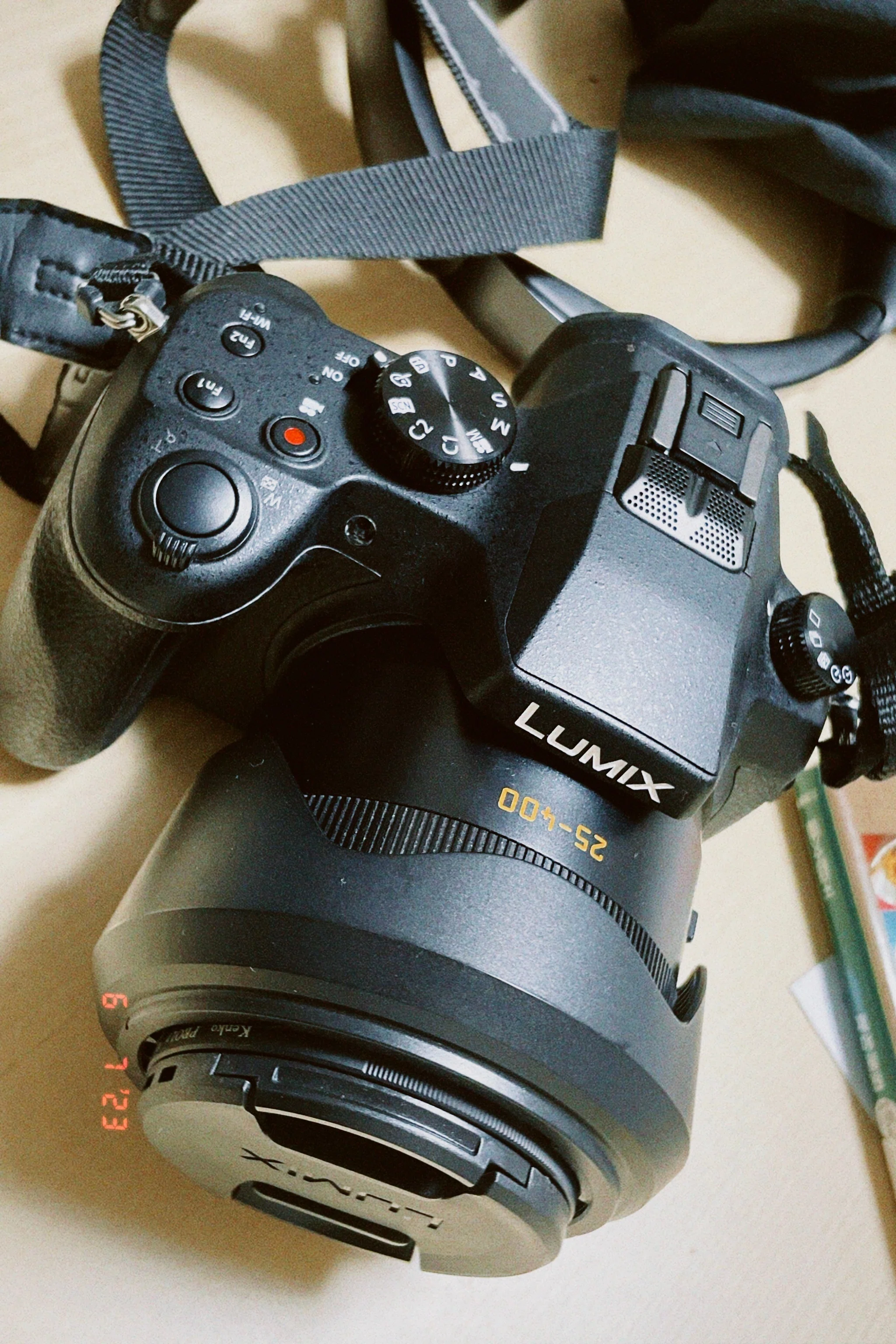 父のカメラ、LUMIX DMC-FZ1000｜tomohi