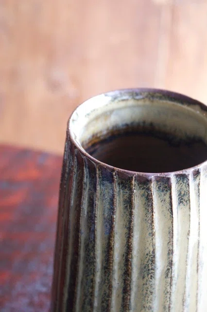 平山元康 作陶展』より。花器や注瓶など。｜くらしのギャラリー