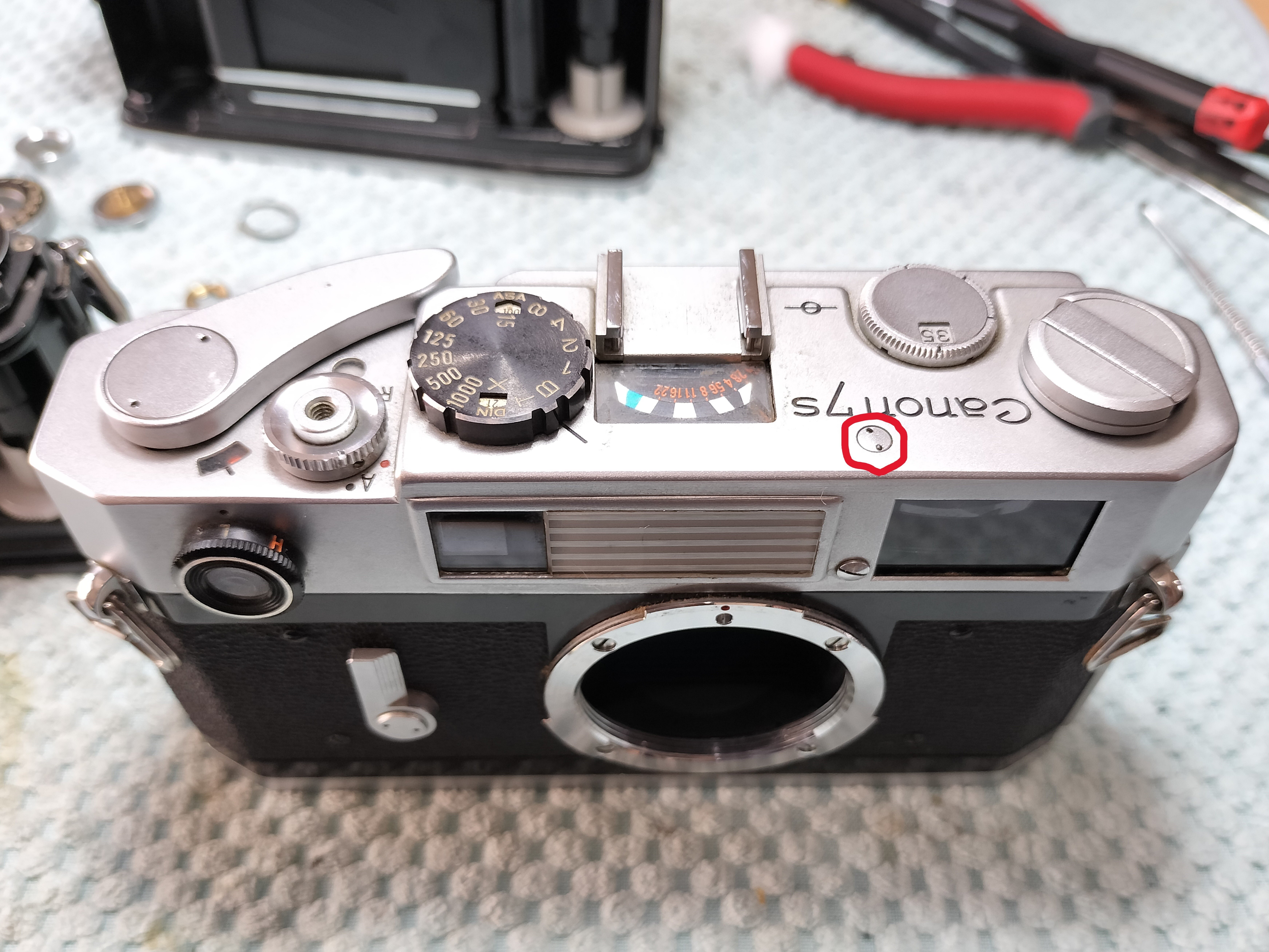 Canon 7 レンジファインダーの分解|フィルムカメラ修理のアクア Canon 7 レンジファインダーの分解|フィルムカメラ修理のアクア