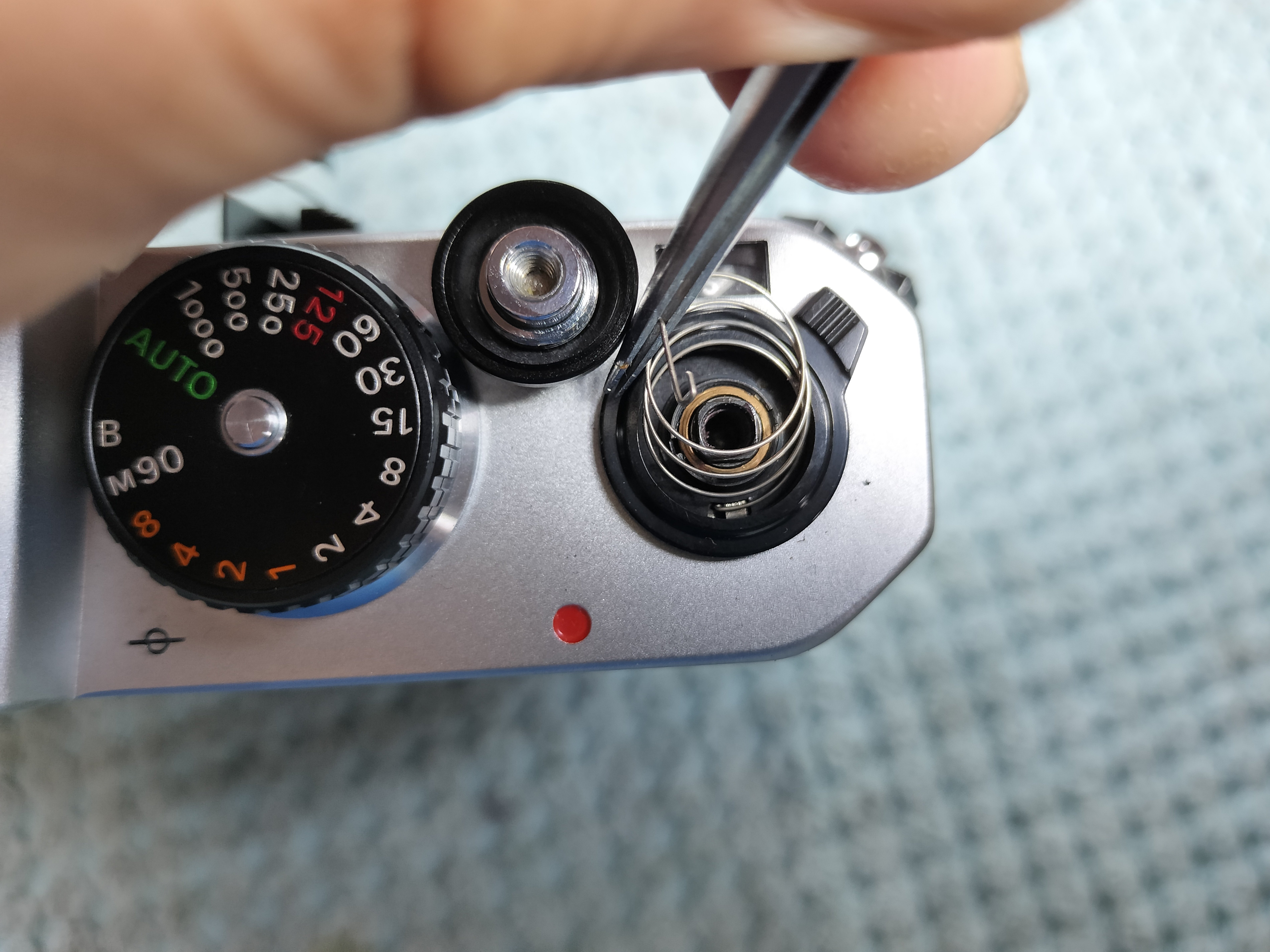 Nikon Feの分解｜フィルムカメラ修理のアクアカメラ