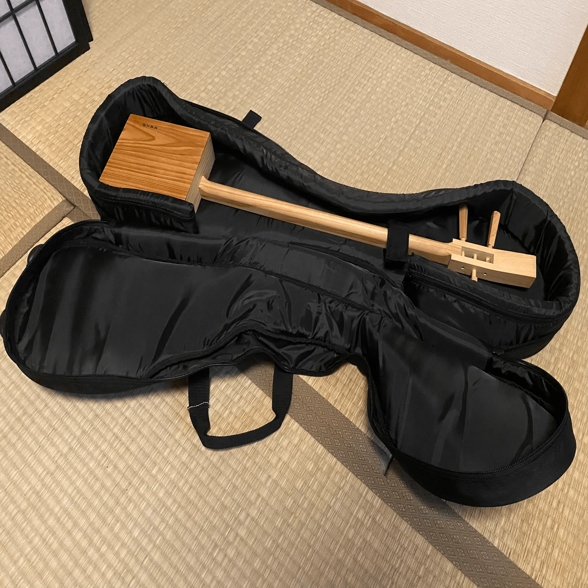ゴッタン (箱三味線) を持ち運ぶ時はどうするの？｜夕茶@ゴッタン (箱