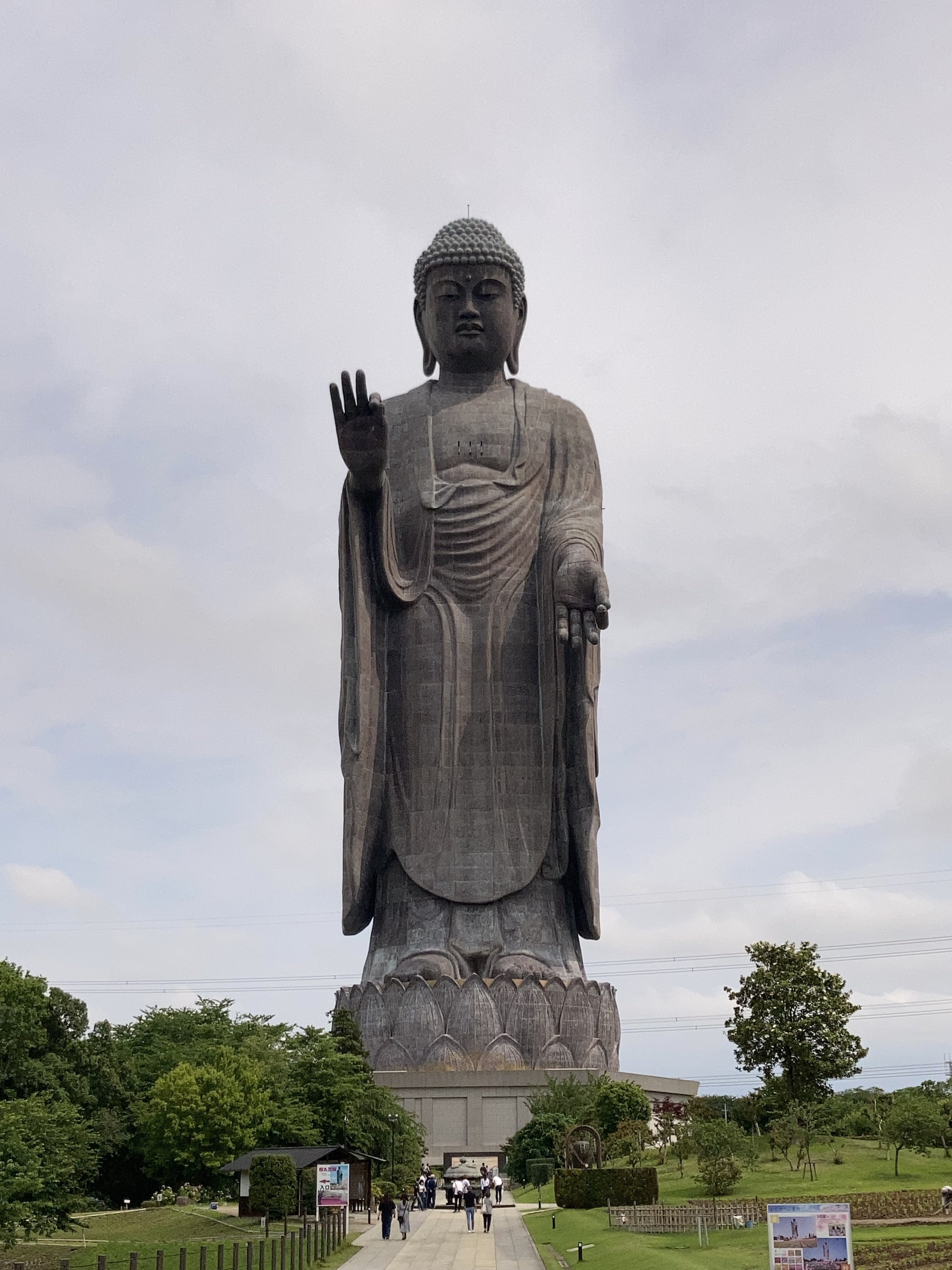 牛久大仏です。 世界一大きな大仏様。 ほんと、凄すぎた。 牛久大仏は、その大き